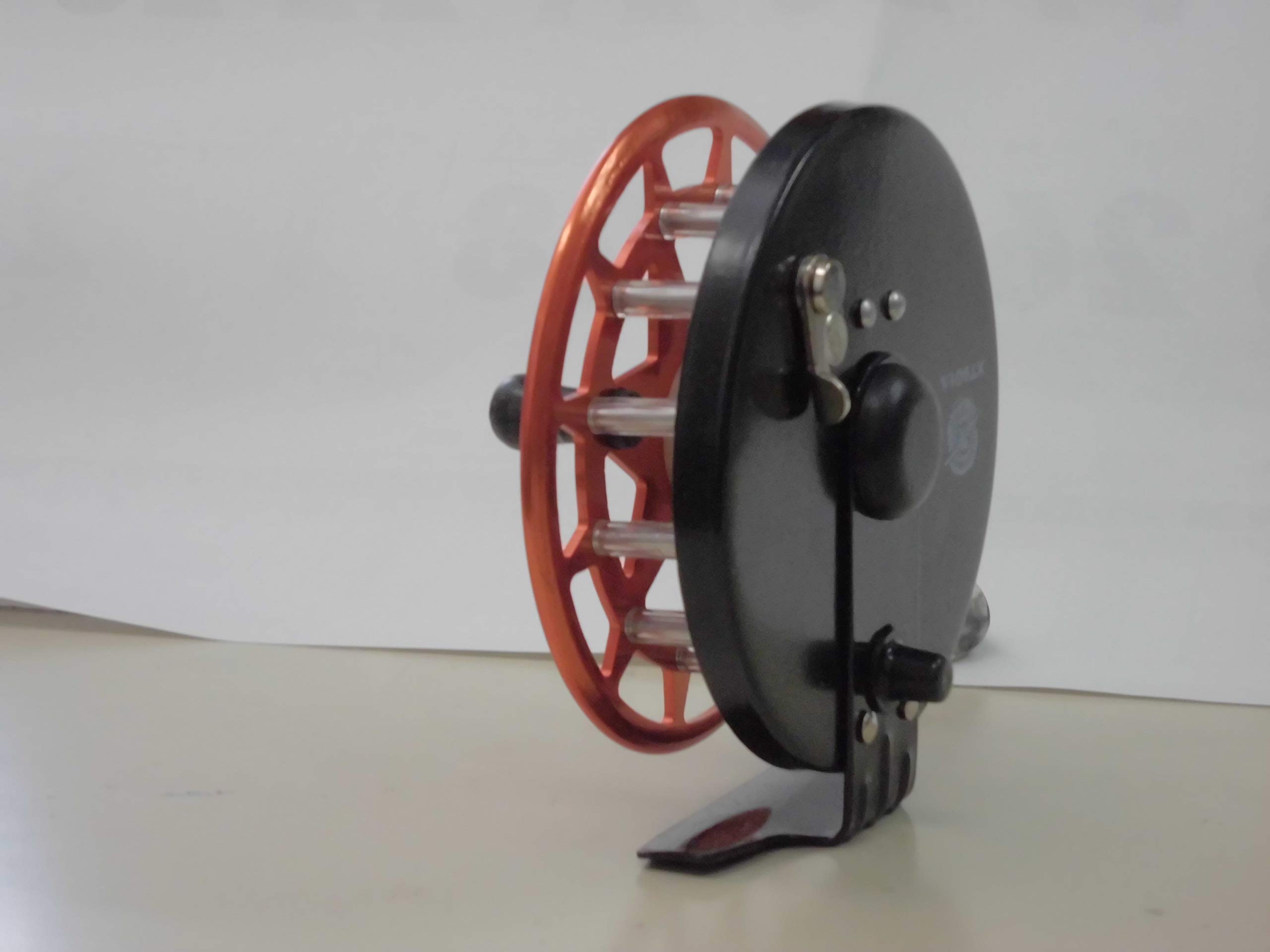 LEON フライリール アルミニウム製 箱付き LEON フライリール アルミニウム製 箱付き