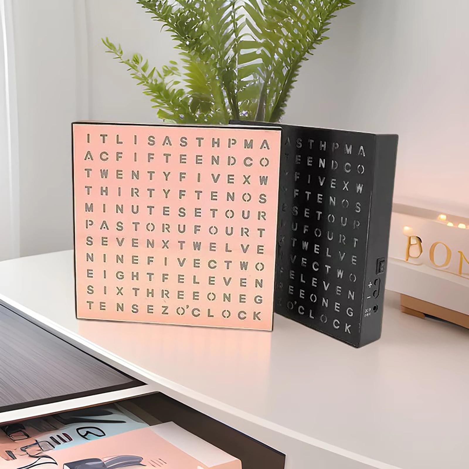 Orologio a Parole LED Illuminato, Orologio da Scrivania Elettronico, con Doppia Opzione di Posizionamento, Parete o Scrivania, Regolazione Multi-Modalità e Display a Testo Luminoso, Nero