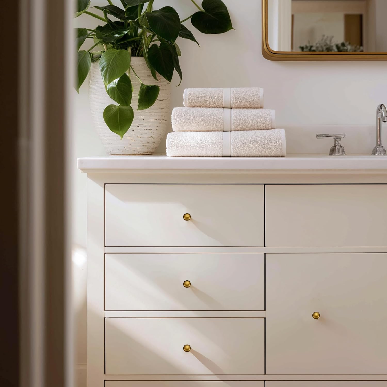 Ravinte 20 Pack 1-1/4 Inch Diameter Kitchen Cabinet Knobs Antique Brass Dresser Knobs Round Solid Cabinet Drawer Pulls for Kitchen Cupboard Hardware