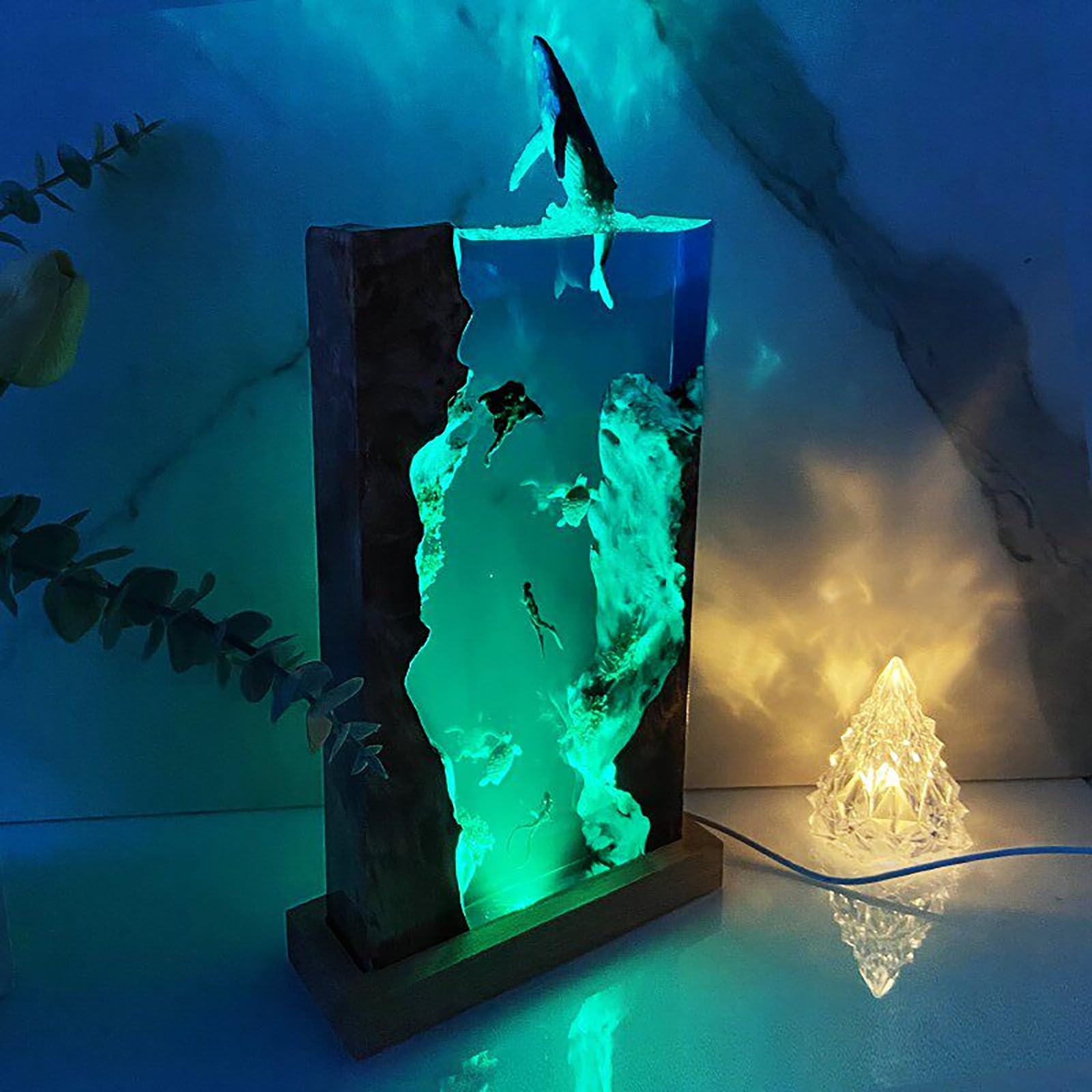 Lámpara Artesanal de Resina Epoxi con Base de Madera, Diorama 3D LED