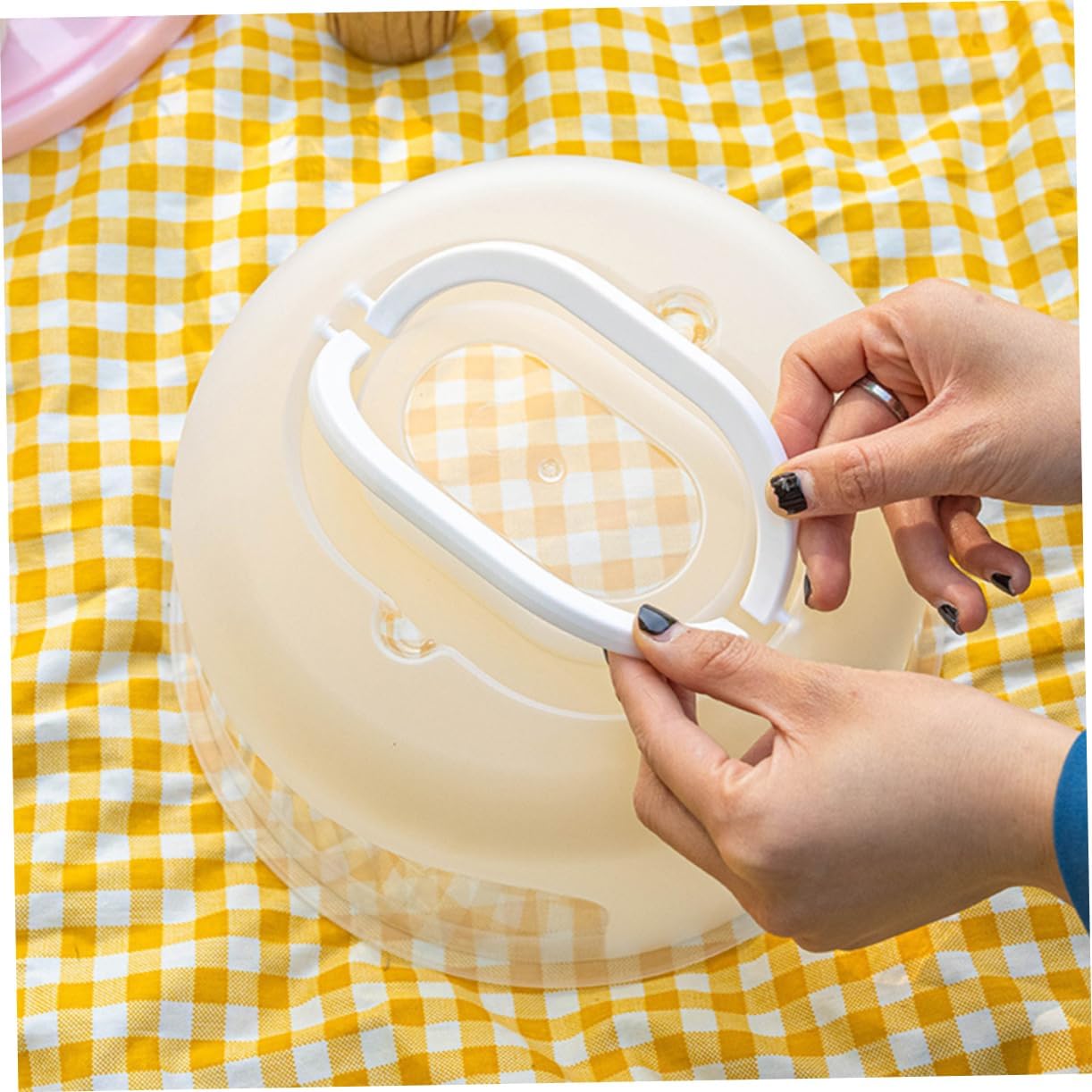 Portable Cake Display Box Reusable Transparent Cake Carrier for Outdoor Storage for Birthdays Events Double Locking Clamps for Secure Transport for Desserts