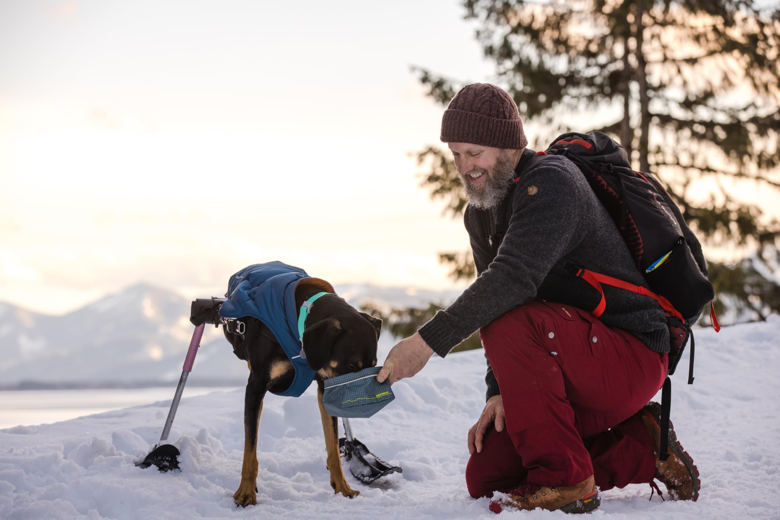 RUFFWEAR Quinzee X-Small Hunde-Regenjacke, isolierter Allwetter-Hundemantel, Wasserabweisende Hundejacke, leichte Hundeweste und Tragetasche, Größe XS, Fireweed Pink