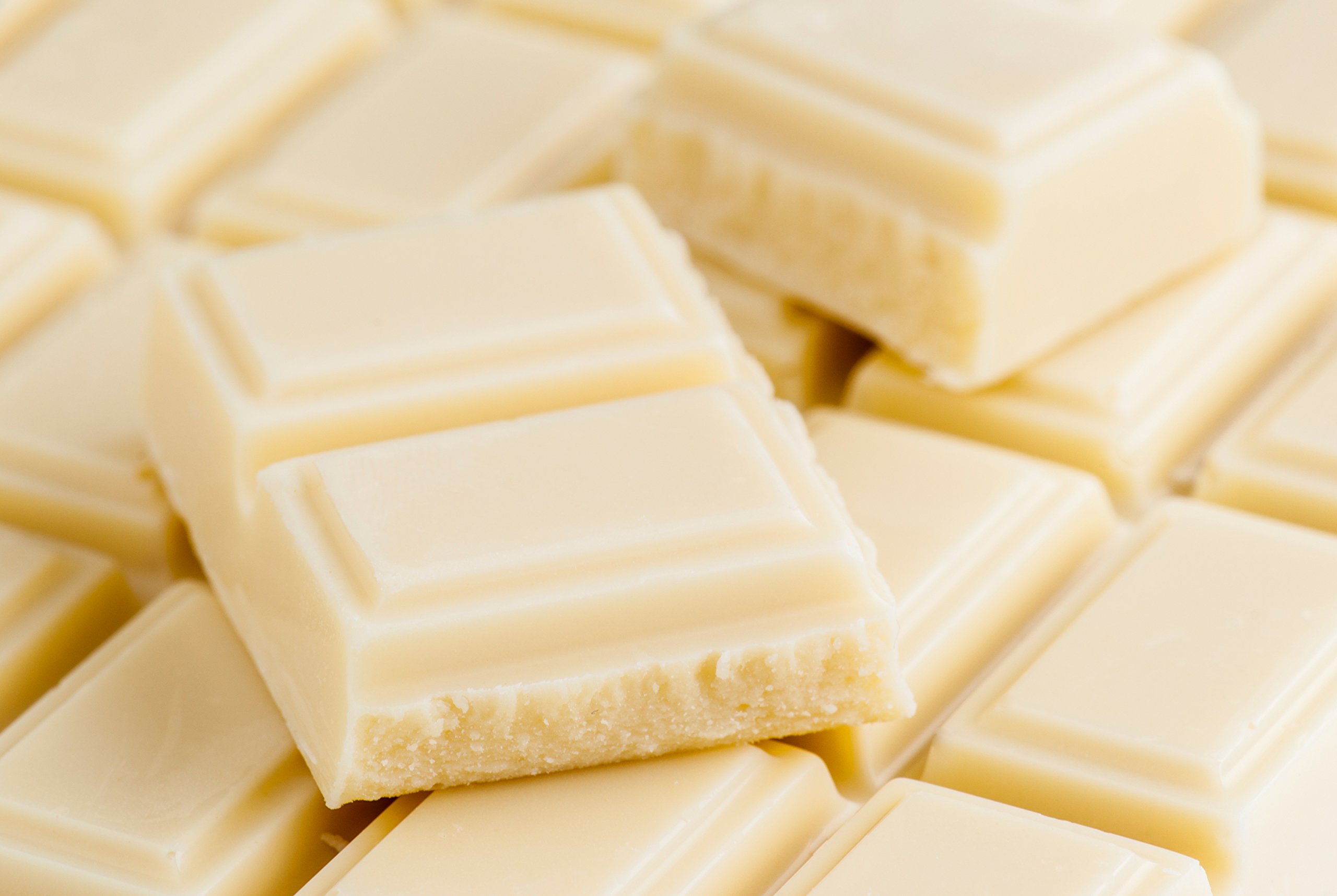 Manteca de cacao, con forma de discos pequeños, cruda con increíble calidad y aroma. Uso para loción, crema, bálsamo labial, barra de aceite o mantequilla corporal. Sin OMG, 8 onzas