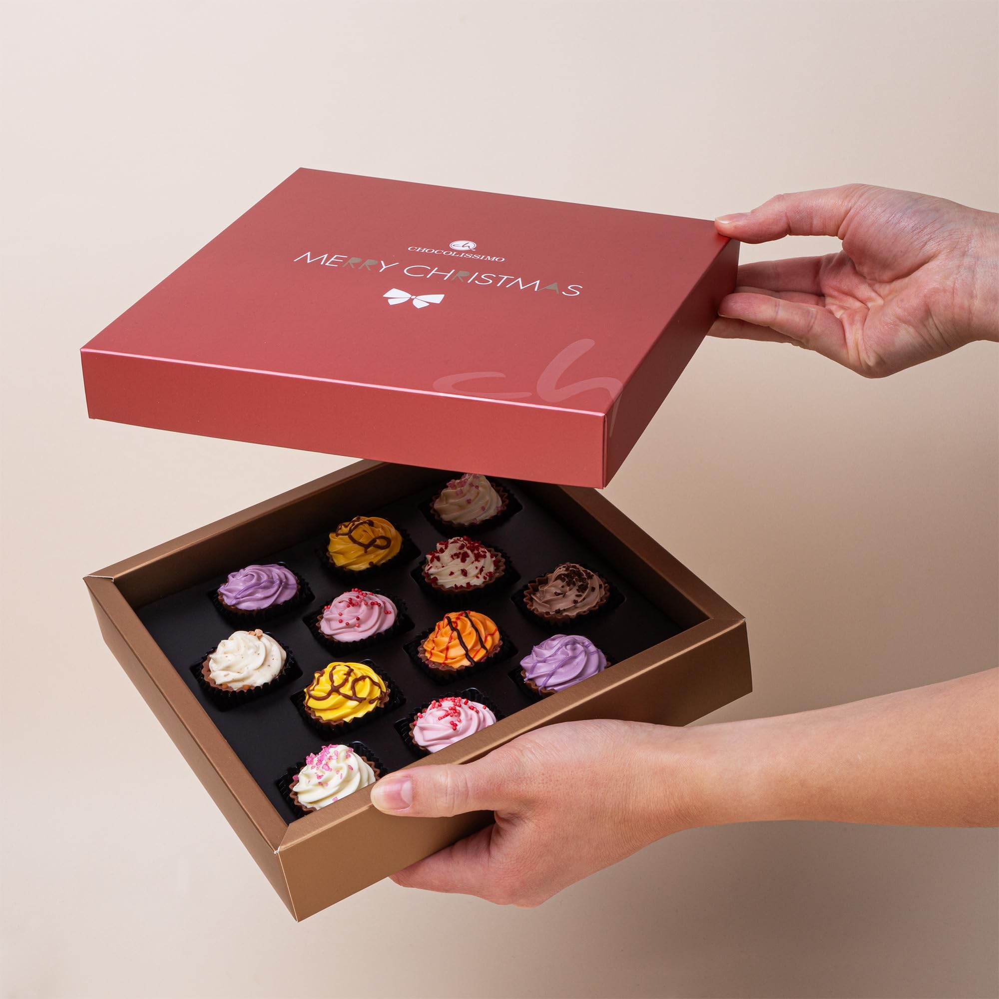 Świąteczne pralinki Cupcakes x 12 - | czekolada | Boże Narodzenie | przyjęcie | prezent | dzieci | dla mężczyzn | dla kobiet | do domu | ozdoba | dekoracja | słodycze | pyszne | wykwintne | Wigilia | pralinki| pudełko | czekoladki | muffinki