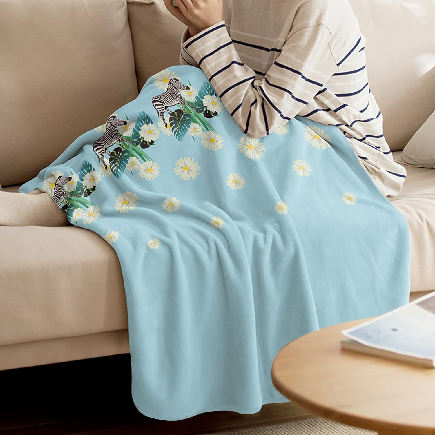 ブランケット 毛布 可愛いシマウマ 葉 空色背景 膝掛け ふわふわ マイクロ プラッシュフリース地 オールシーズン エアコン対策 吸湿発熱 静電気防止 敷き毛布 フランネル 柔らかく肌触り 速乾 ひざ掛け お昼寝ケット 掛け毛布 洗える 軽い掛け布団 125 0cm ブランケット