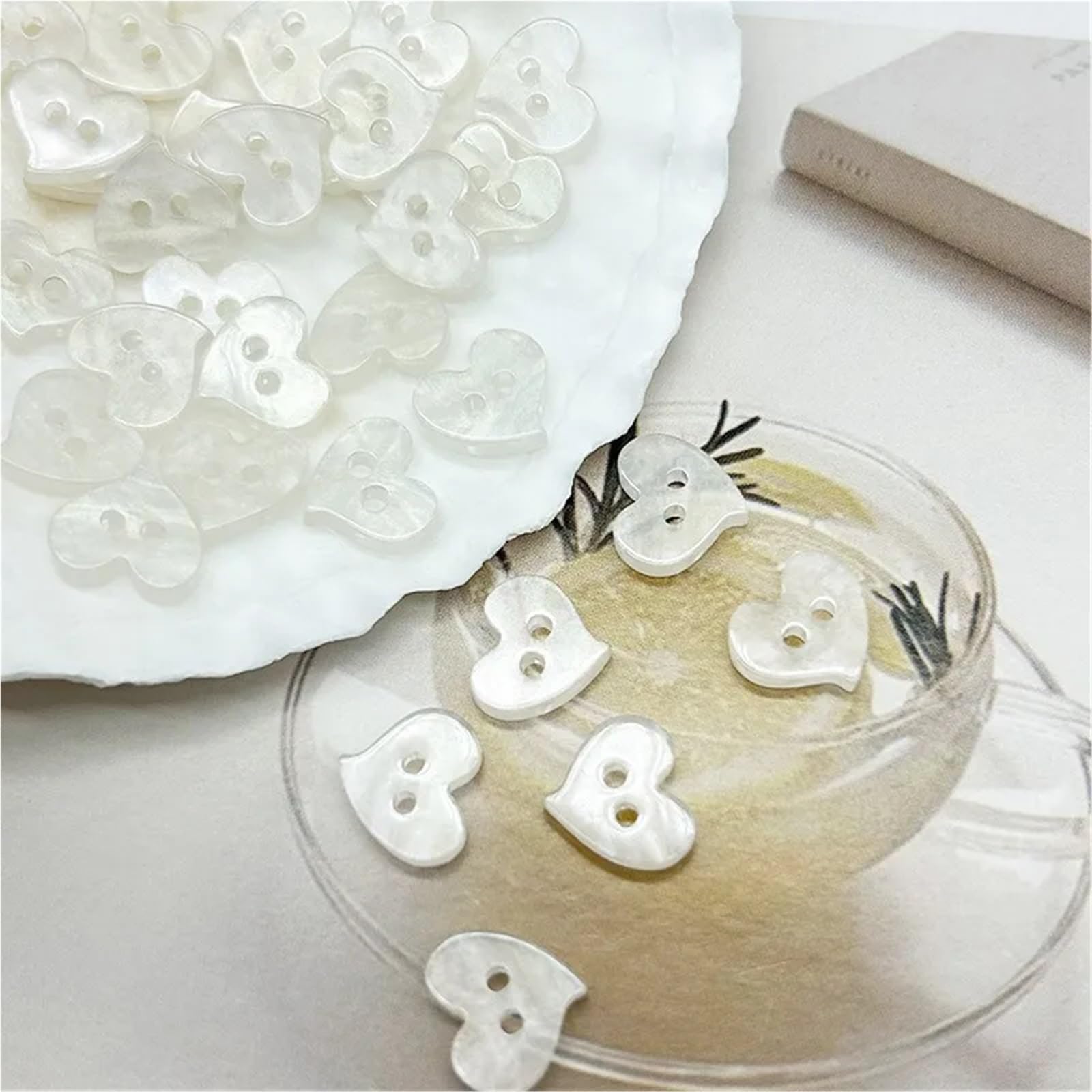 Bottoni 50 pezzi di bottoni da cucito in resina for scrapbooking, cuore perla, due fori, decorano i Botoes(Heart)