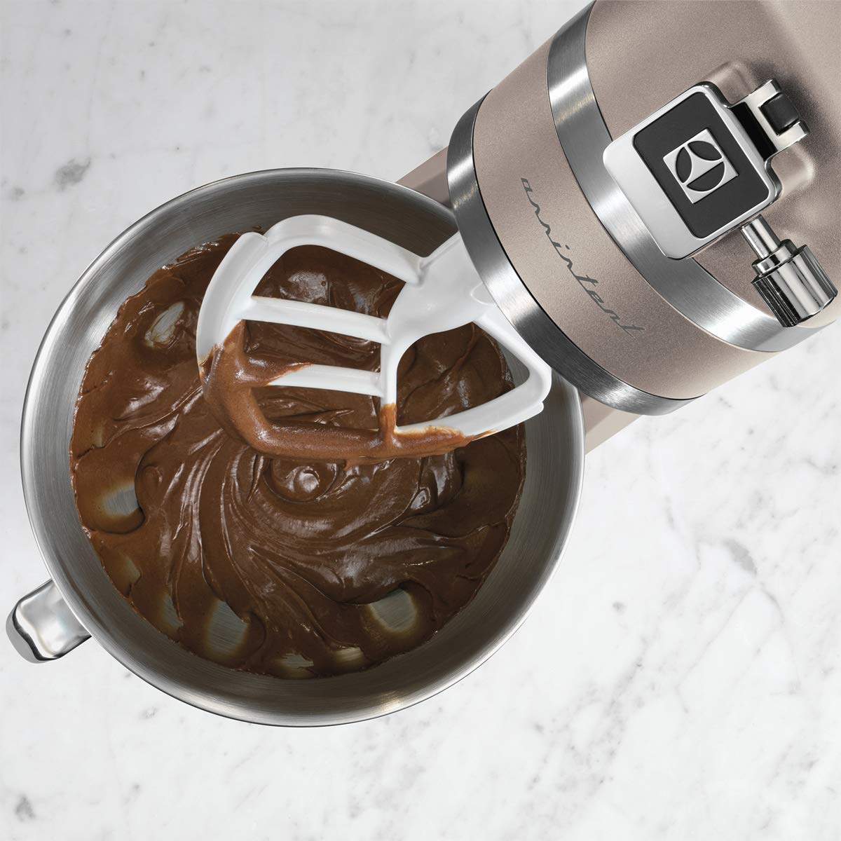 Electrolux Asistente de cocina modelo EKM5570, aparato de cocina con gancho amasador, protección contra salpicaduras, batidor de globos, tapa de fermentación, 1200 W, dos cuencos grandes de 2,9 litros