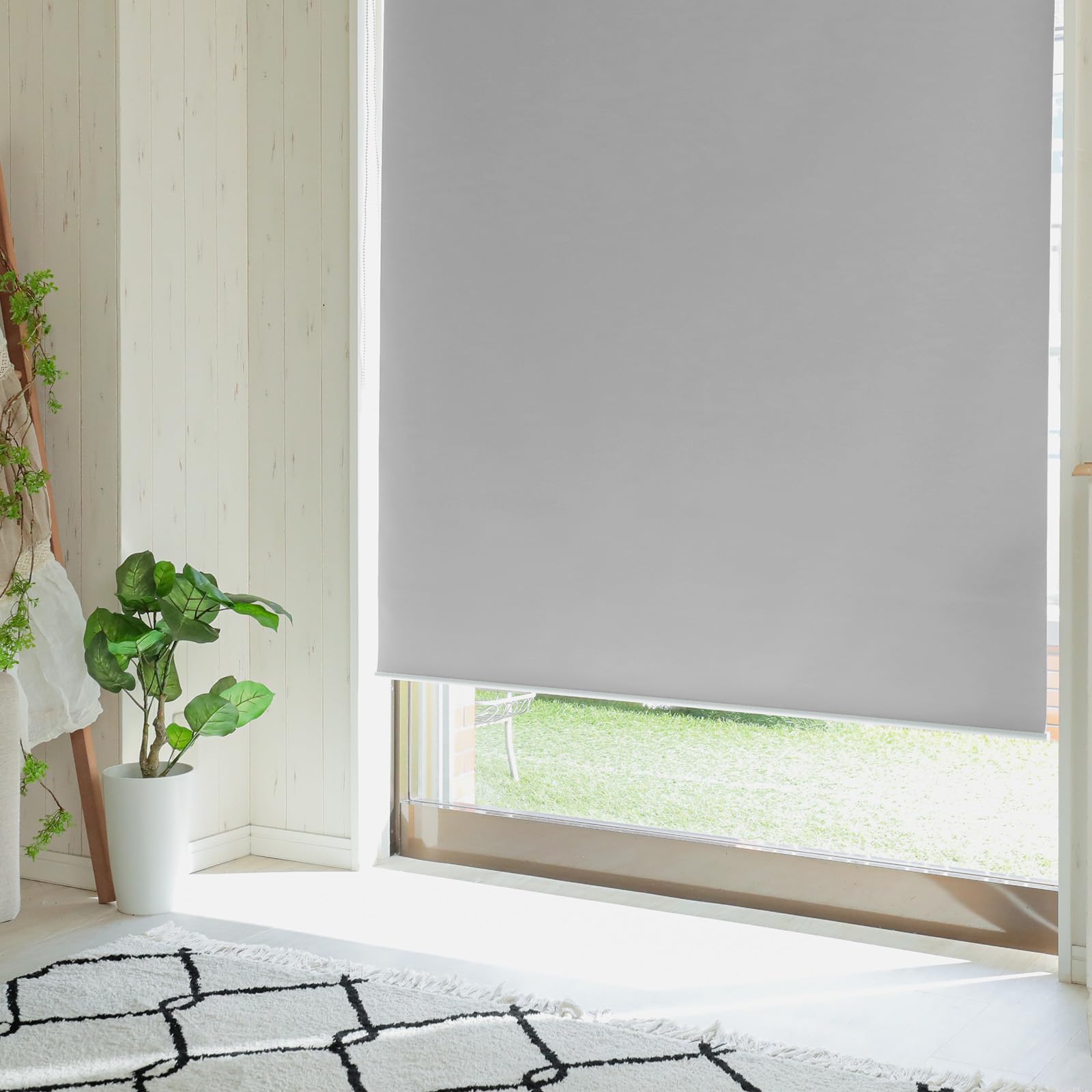 ロールスクリーン グレー 定価95,000(税別)