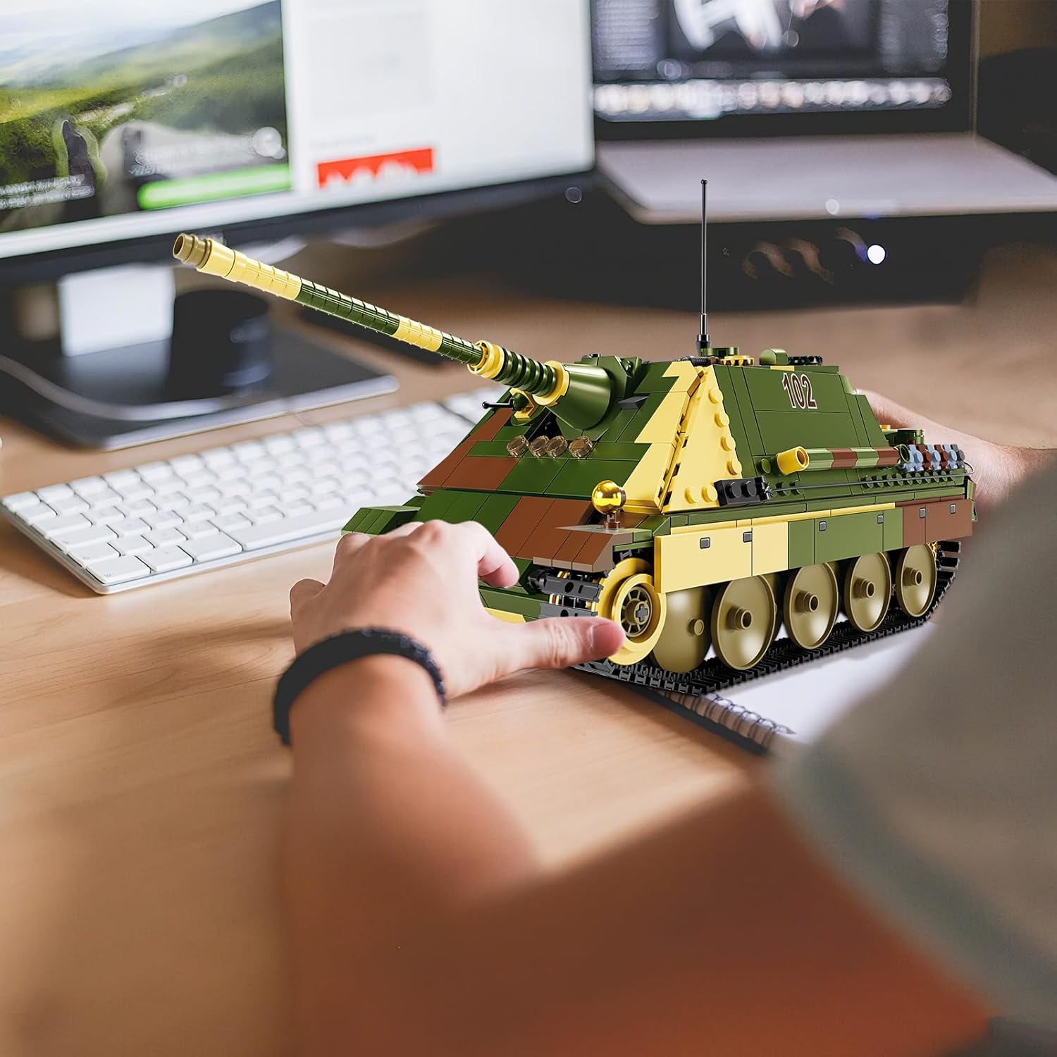 Military Tank Building Set for Adults,Create a WW2 Collectible German Jagdpanther Tank Toys,Army Tanks Model to Build and Display,Great Birthday Gift for Military Enthusiasts 82061