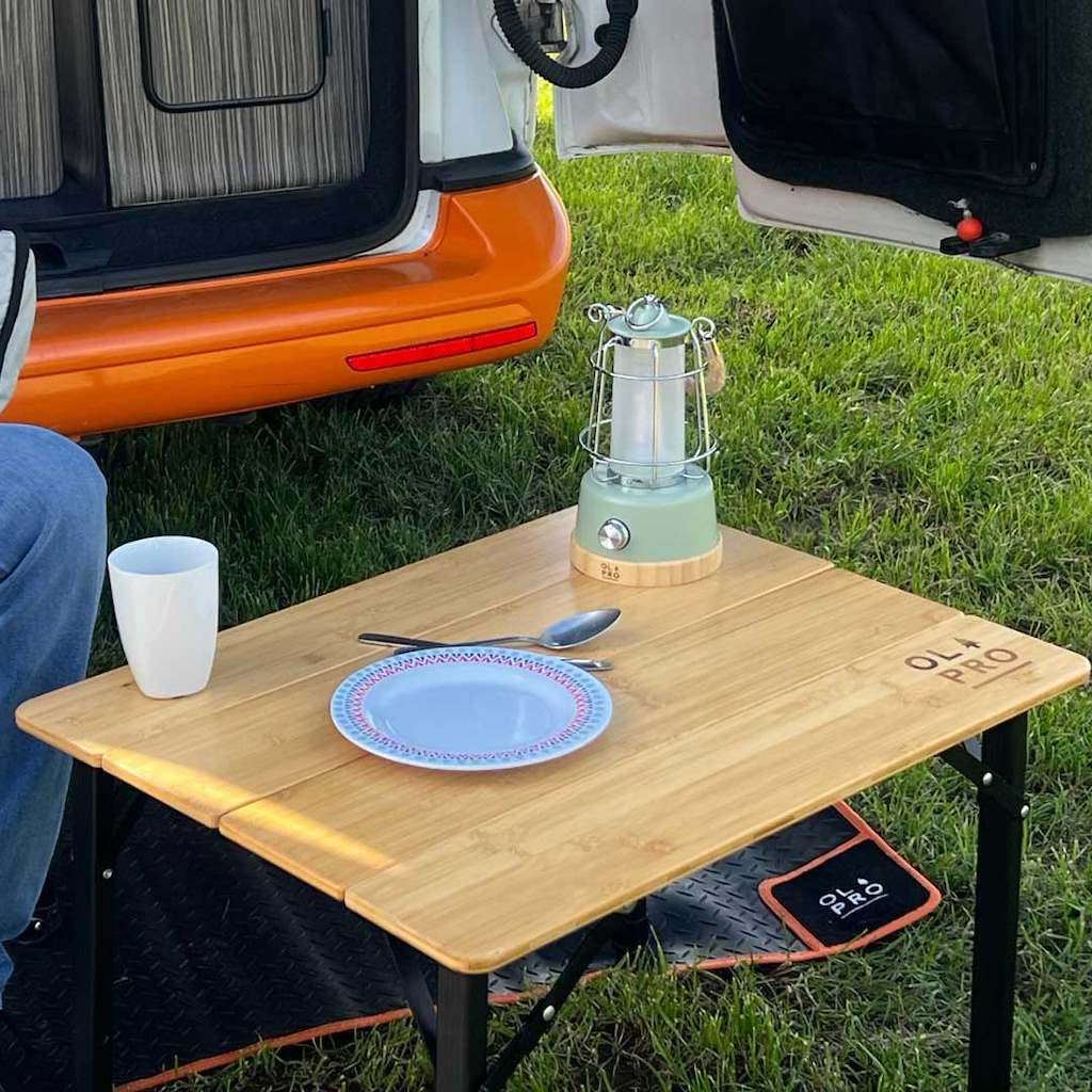 OLPRO Bambus-Campingtisch 65 x 50 cm, 4-klappbarer tragbarer Outdoor-Tisch mit verstellbaren Aluminiumbeinen, kompakte Tragetasche, 30 kg Tragkraft für Camping, Wohnwagen, Wohnmobil, Picknicks