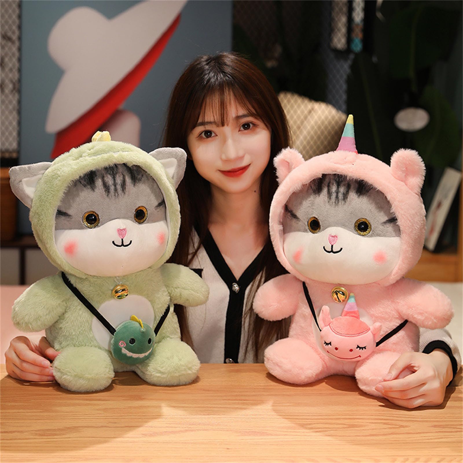 champracer Katze Plüschtier, Cartoon Katze Tier Stofftier Plüsch Puppe, gekleidet in Dinosaurier Kostüm Weiche Kuscheltiere, Süße Katze Kuscheltier für Kinder Jungen Mädchen Geschenk (35 cm,Einhorn)