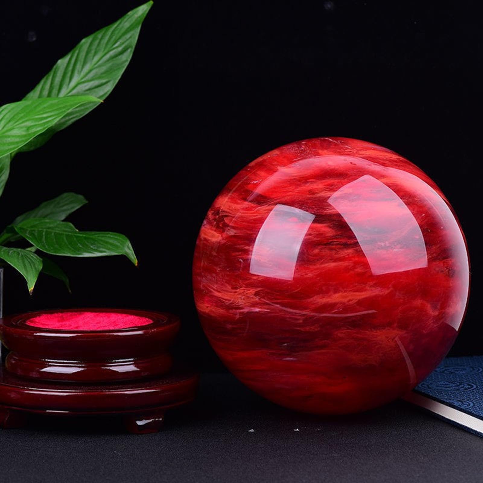 Bola de cristal fundido rojo de piedras preciosas con soporte de madera | Esfera de cristal decorativa, bolas de meditación, decoración de brujería Feng Shui, accesorio de orbe de cristal