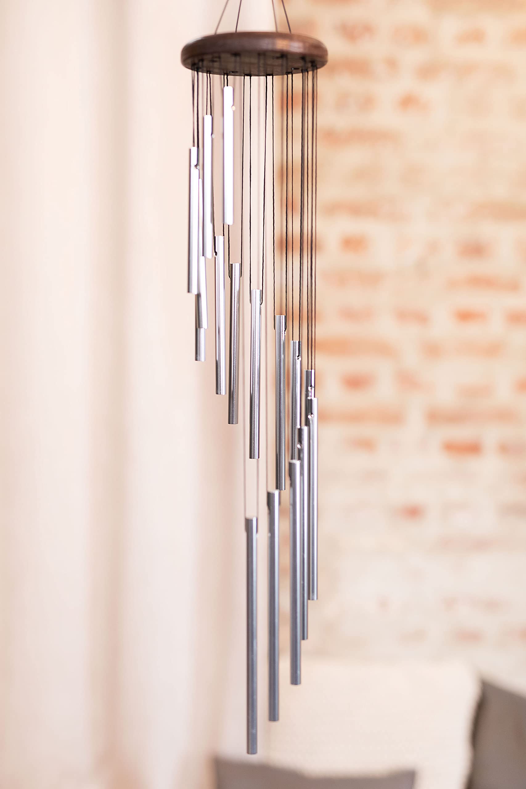 Sonic Energy Spiral Chime – 73 cm, Silber – Metallisches Windspiel mit 16 Klangstäben – Dekoration für Innen- und Außenbereich (SC29S)