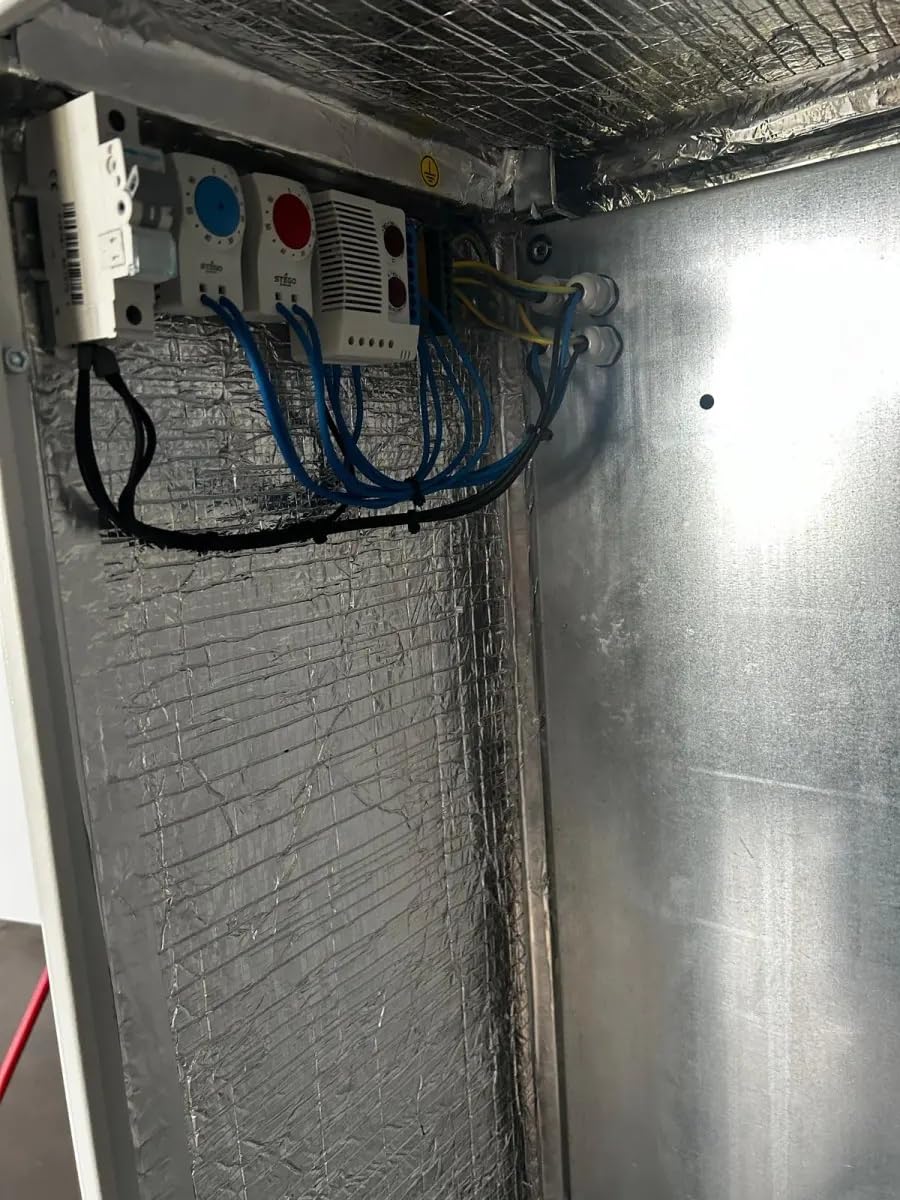 NAKA Energiespeicher Schrank Gehäuse 1200x1000x400 Leergehäuse Thermoisoliert Belüftet Thermostatische Steuerung IP55