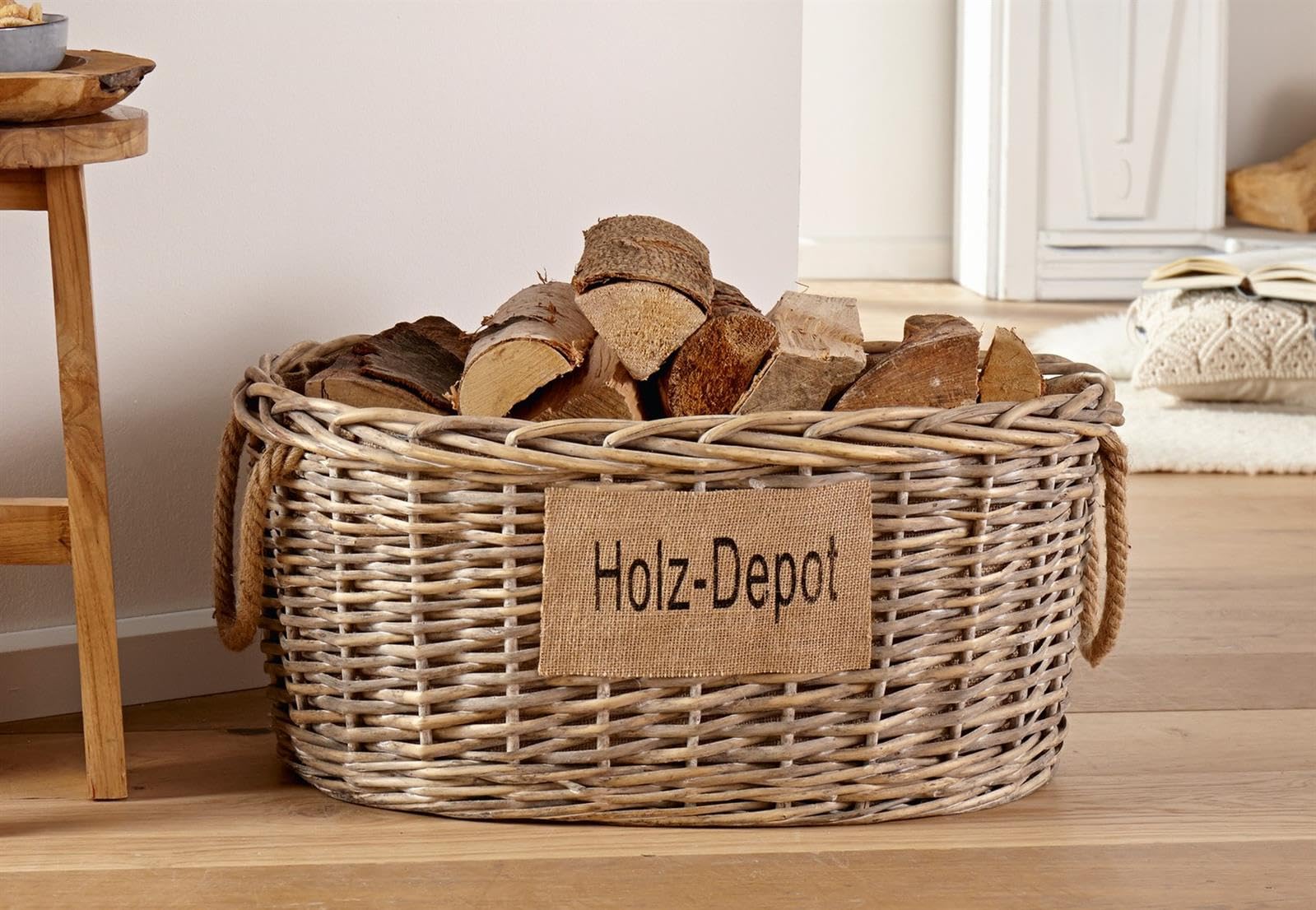 Dekoleidenschaft großer Aufbewahrungskorb aus Weide im Shabby Look, Feuerholzkorb, Brennholzkorb (mit Stoffpatch)