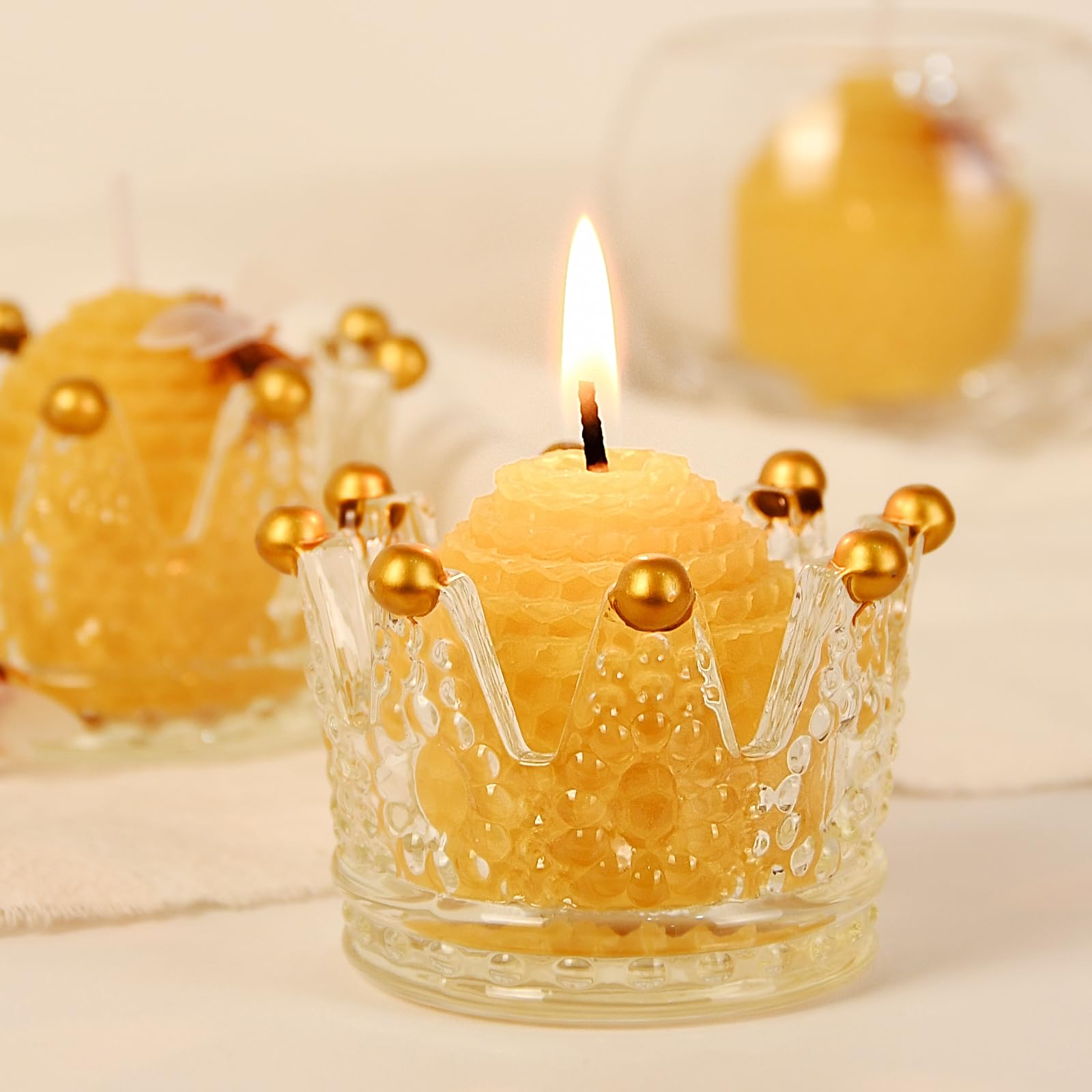 DEYBBY Juego de 6 velas de cera de abeja natural, velas votivas de abeja pequeñas con decoraciones de abejas pequeñas como regalo (amarillo)
