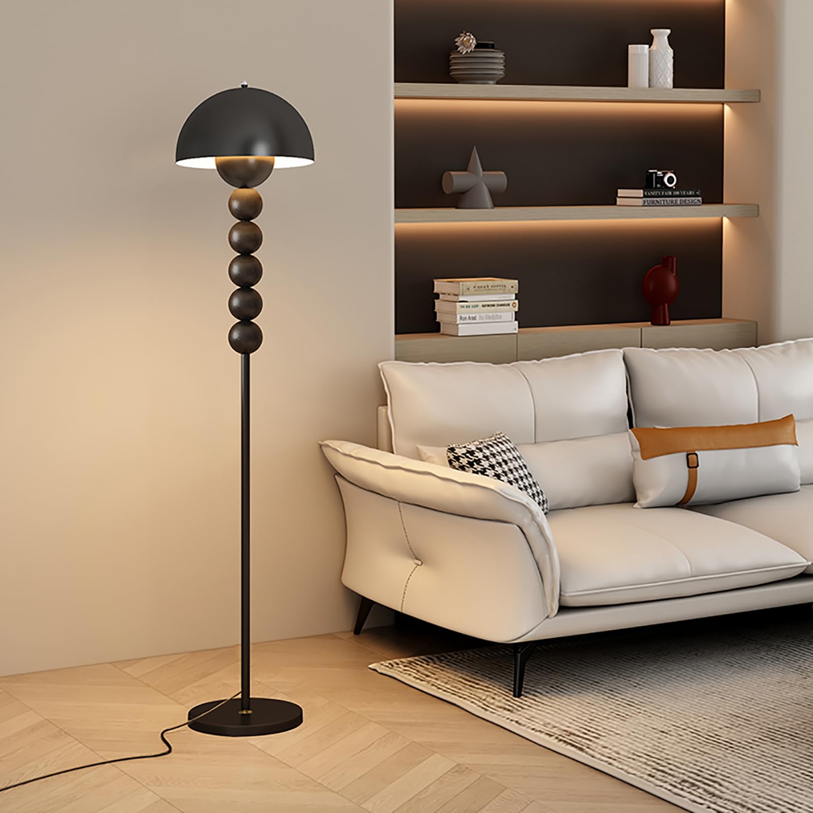 Lampadaire sur pied en métal noir pour un coin canapé chaleureux