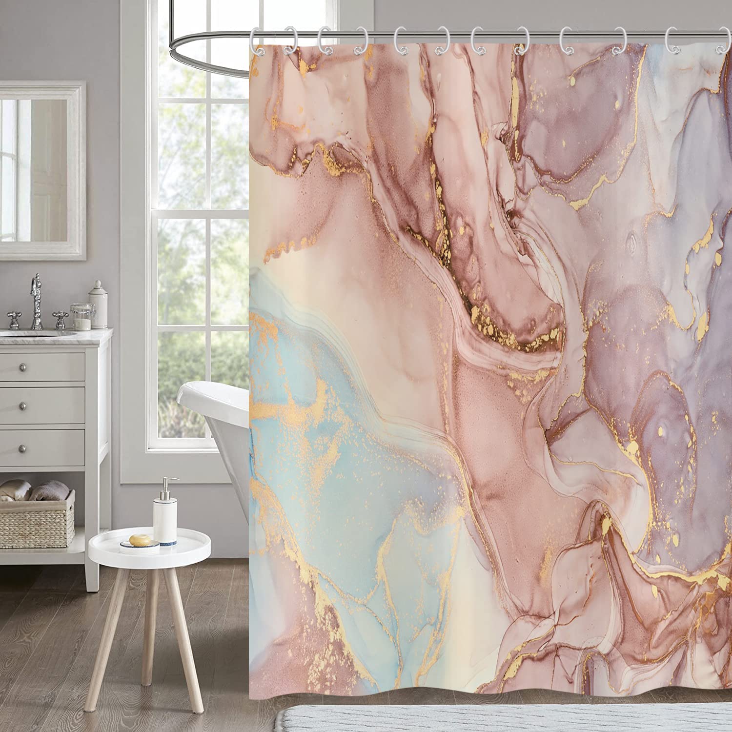 Rideau de douche rose et violet pour une salle de bain zen et chic