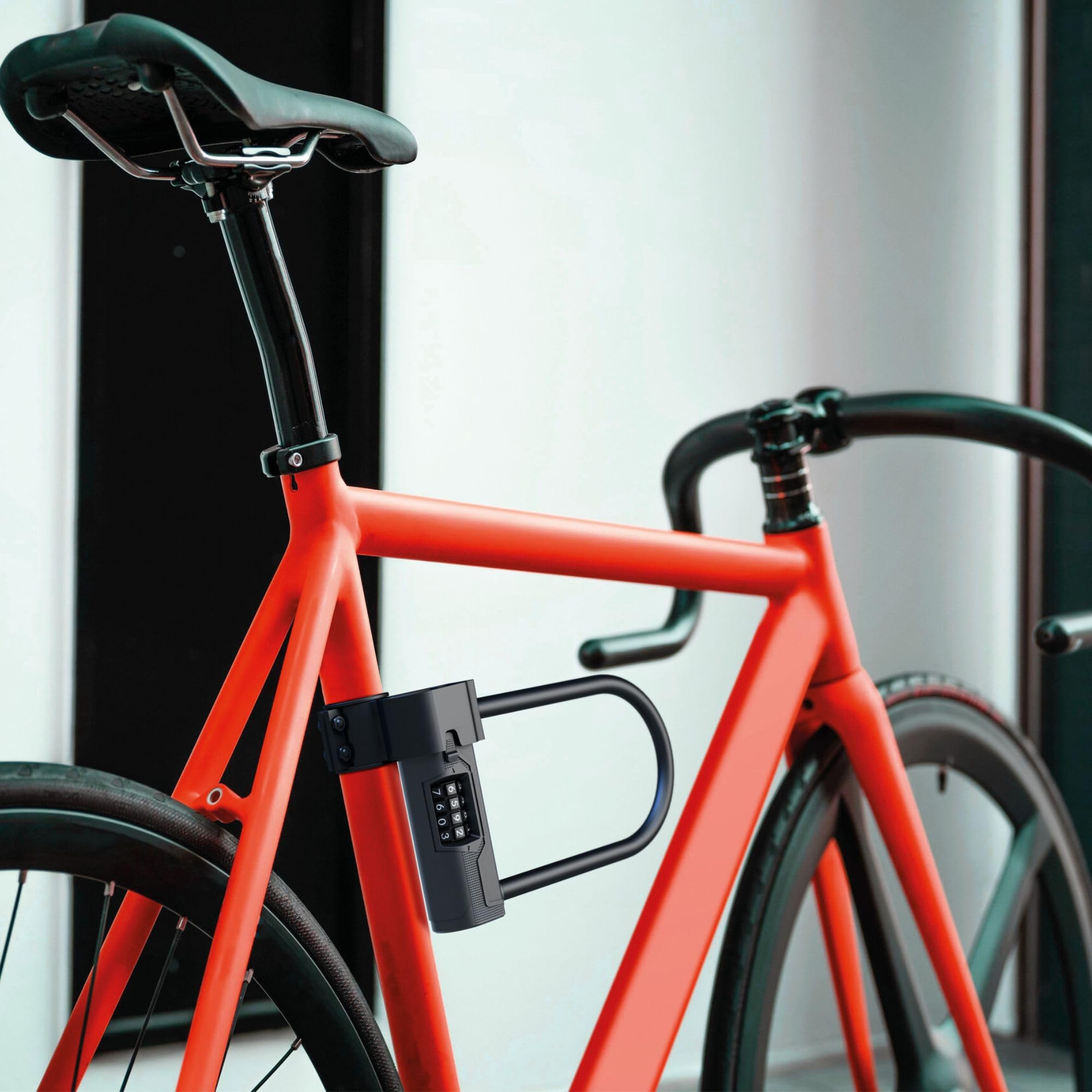 BASI | Antivol en U avec code numérique à 4 chiffres avec support de cadre | Épaisseur de l'anse de 14 mm | Antivol de vélo U avec étrier rond | Serrure pour vélo, vélo électrique, moto | Protection