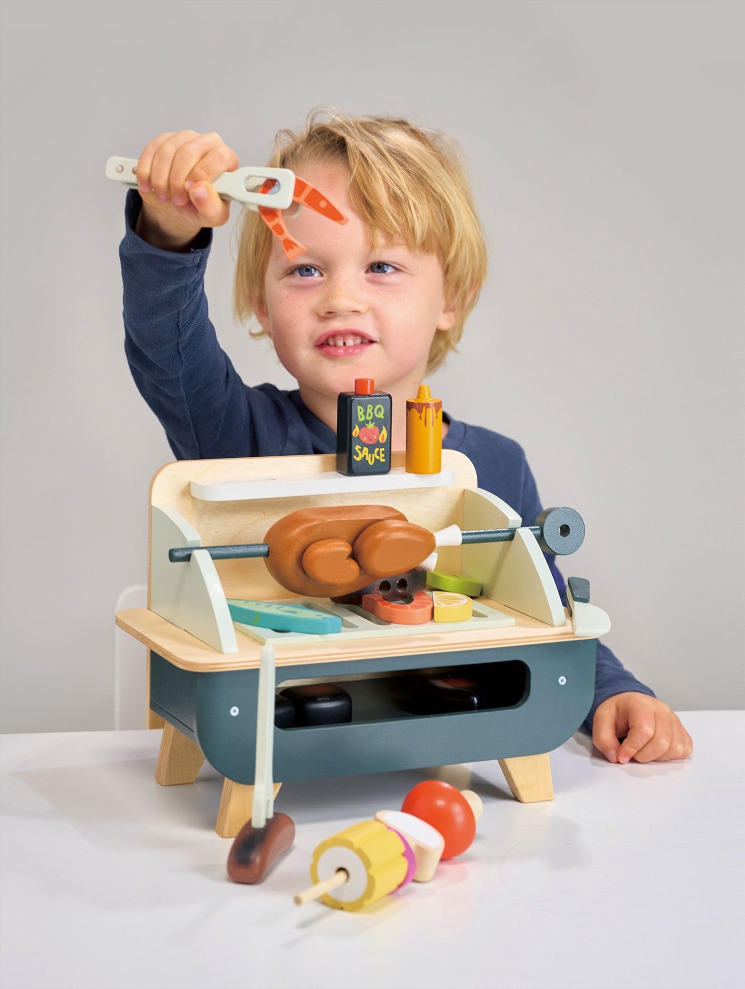 Juego de barbacoa - Juego de parrilla interactiva de madera de 27 piezas con comida y utensilios de juego de simulación para niños y niñas - Gran juguete de juego de rol - Aumenta 4
