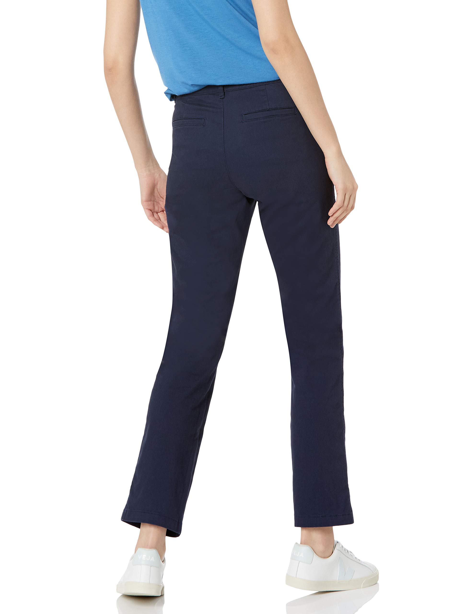 Amazon Essentials Femme Pantalon Chino en Textile Sergé Extensible à Coupe Ajustée et Jambe Droite