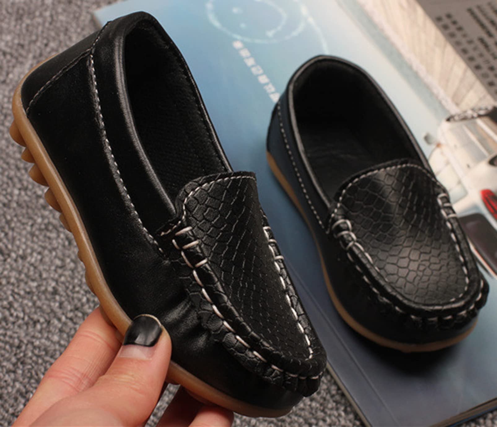 Mocasines de Cuero para Niños Chicos Chicas Moda Loafers Casual Barco Zapatos Planos Antideslizantes Oxfords Comodidad Zapatos para Caminar, Negro 33 EU