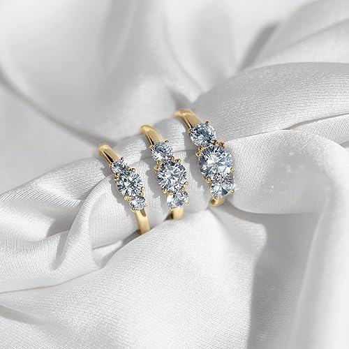 Miniatura 3 de Tienda Essentials Anillo redondo de 3 piedras de plata de ley chapada en oro amarillo hecho con circonita cúbica Infinite Elements (1 cttw), talla