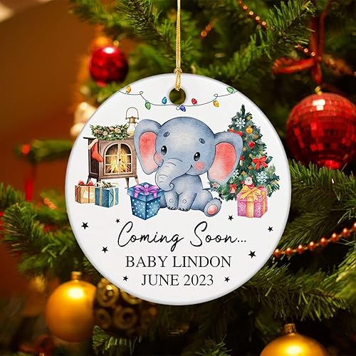 Miniatura 3 de Coming Soon - Adorno de Navidad 2023 para bebé, nombre de bebé personalizado y fecha, elefante bebé con caja de regalo, adorno de árbol de Navidad,