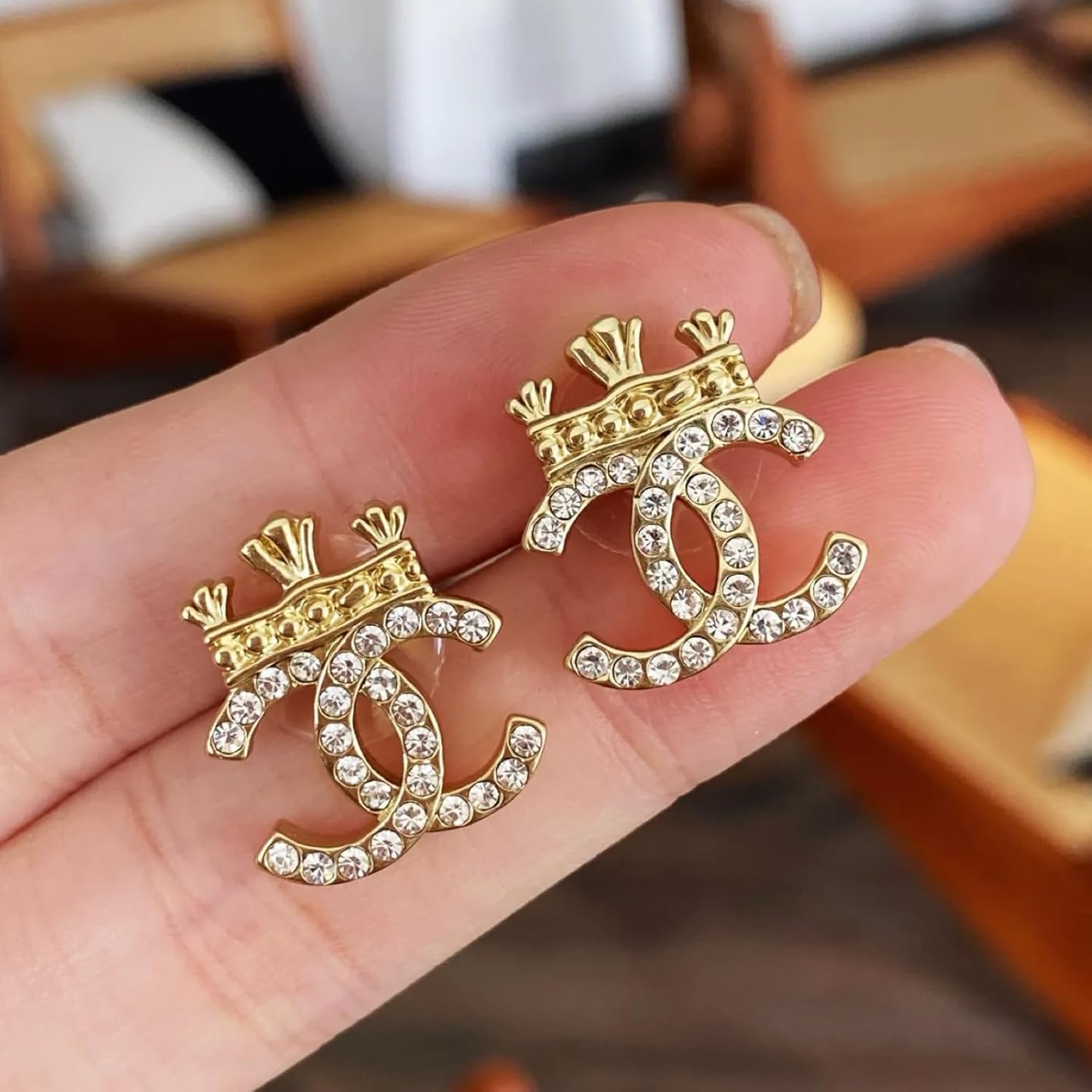 Elegant Gold Earring Design with Embedded Crystal Accents – Stylish Women's Jewelry, Unique Fashion Accessory for Special Occasions - Image 2