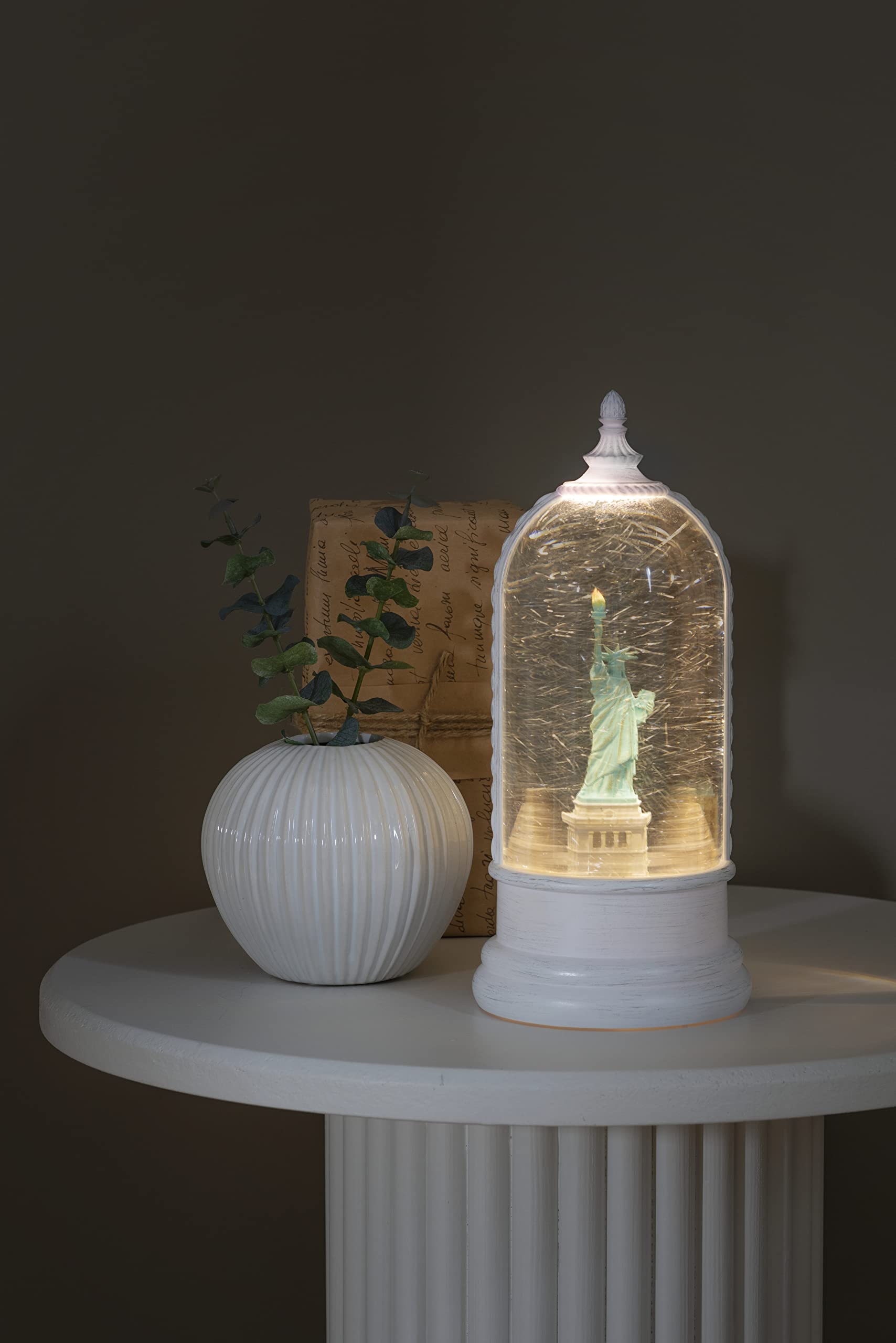 Konstsmide LED Wasserlaterne, "Freiheitsstatue", weiß, wassergefüllt, wählbare Energiefunktion, mit 5h Timer, 1 warm weiße Diode, batteriebetrieben & USB, Innen, 3 x C 1.5V (exkl.) - 4295-200