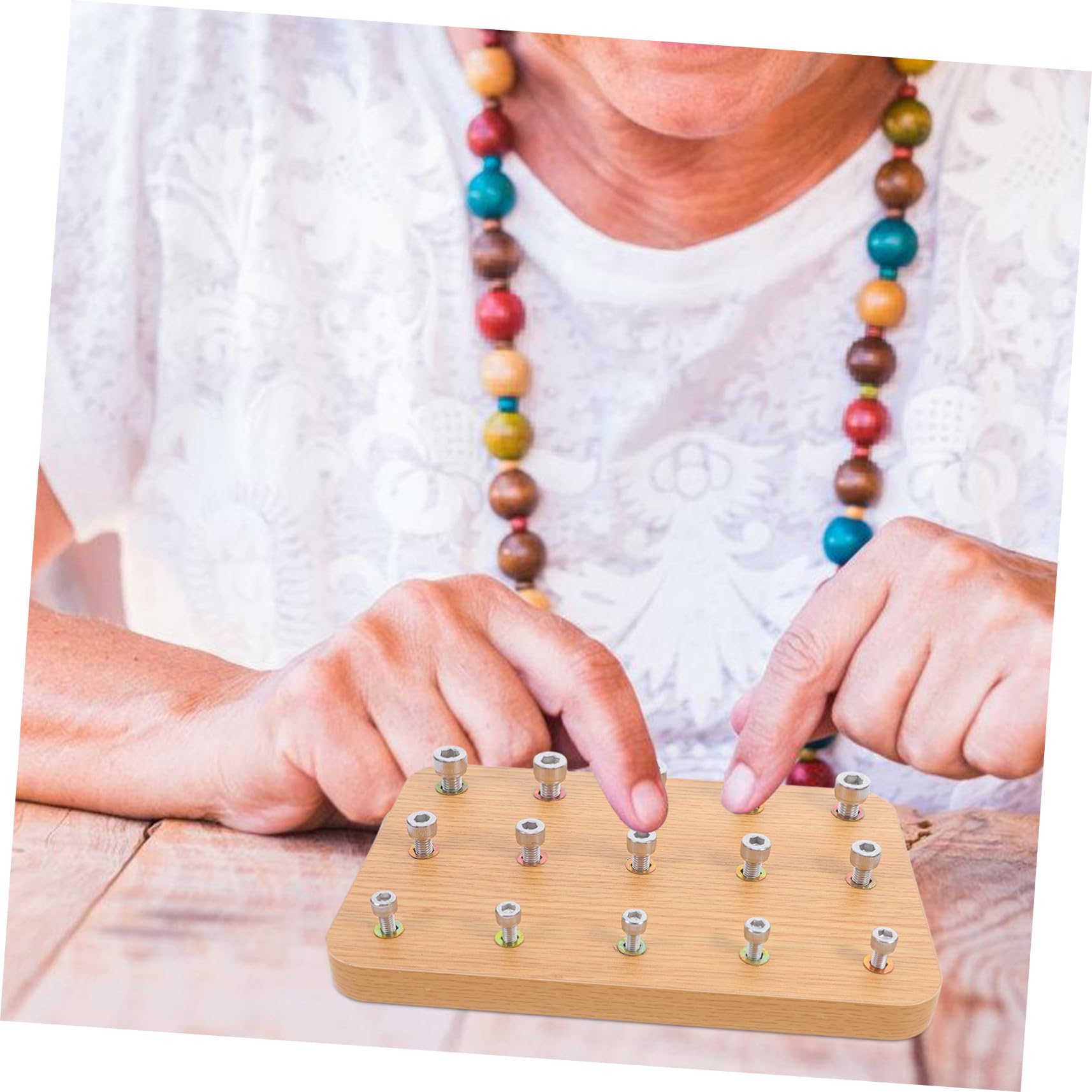Holz Rehabilitationsbrett für Fingerübungen mit Schrauben und Muttern Fördert Hand Augen Koordination Holz Fingertrainer für Konzentrationstraining Geeignet für Hemiplegie