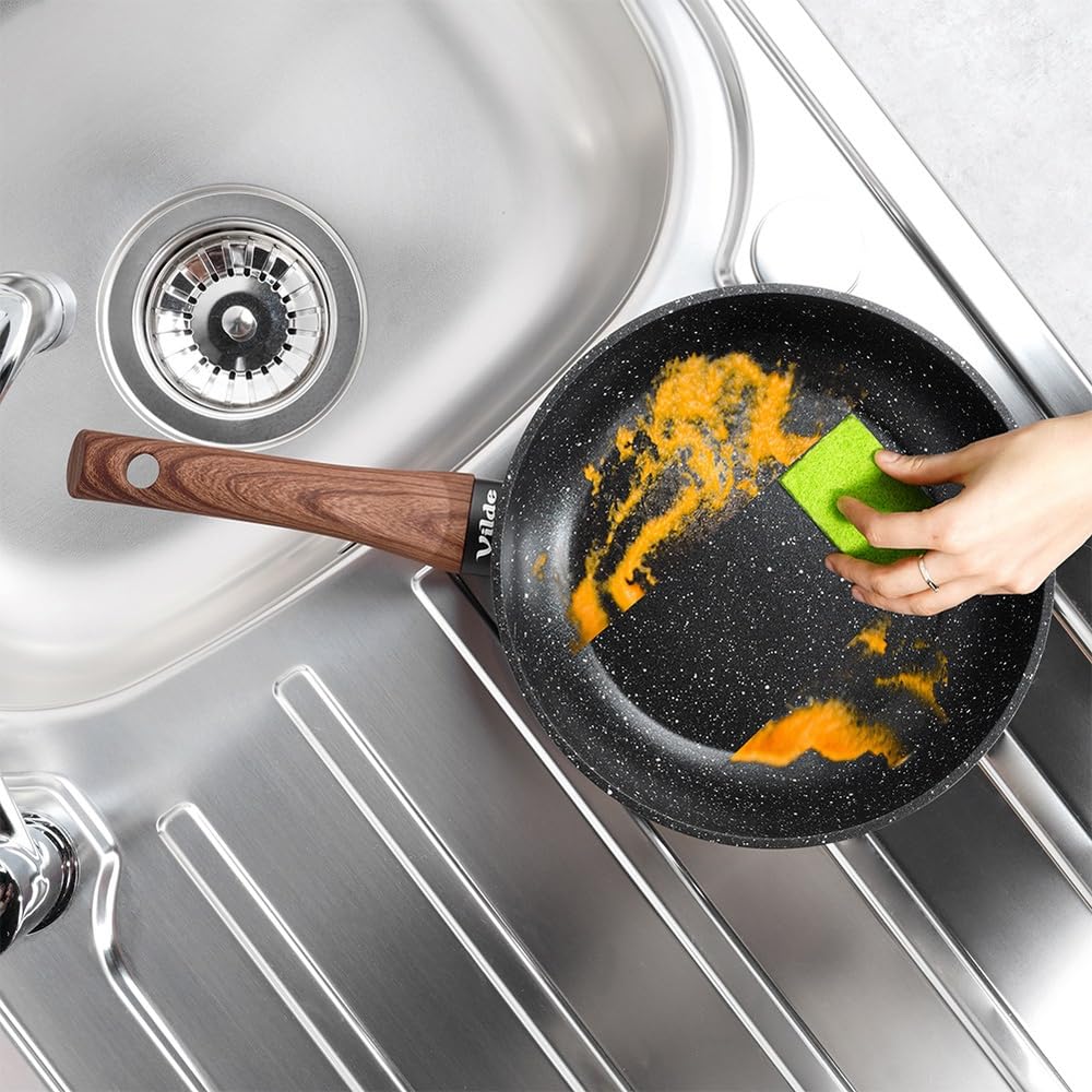 Vilde 3-częściowy zestaw patelni do kuchenek indukcyjnych z aluminium, nieprzywierająca powłoka granitowa, patelnie 20/24/28 cm, nadają się do mycia w zmywarce, uchwyt o wyglądzie drewna