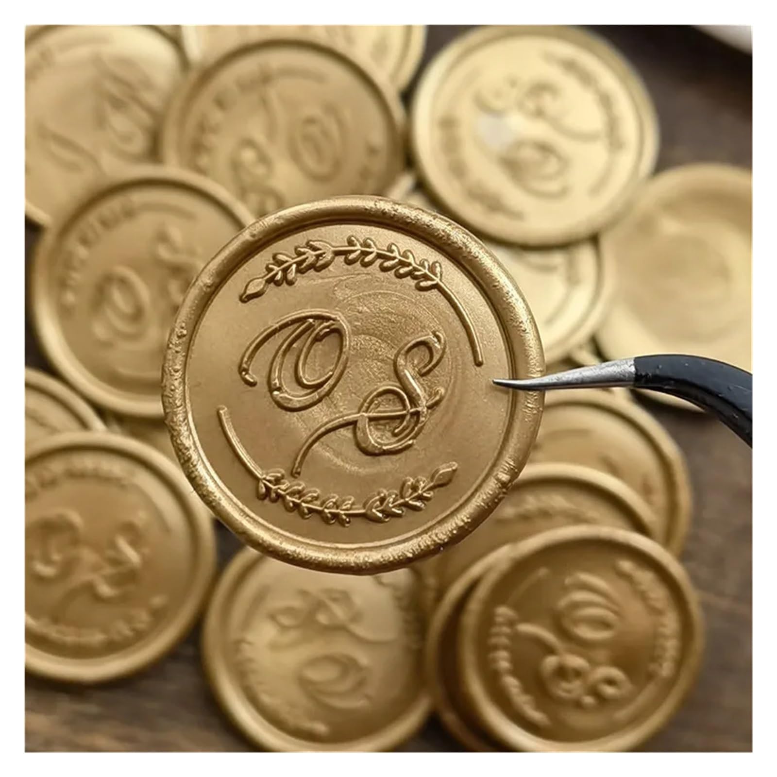 Sigilli in ceralacca monogramma autoadesivi in ​​resina | Sigilli di cera monogramma autoadesivi da 10-900 pezzi: inviti di nozze e fai-da-te(200pcs)