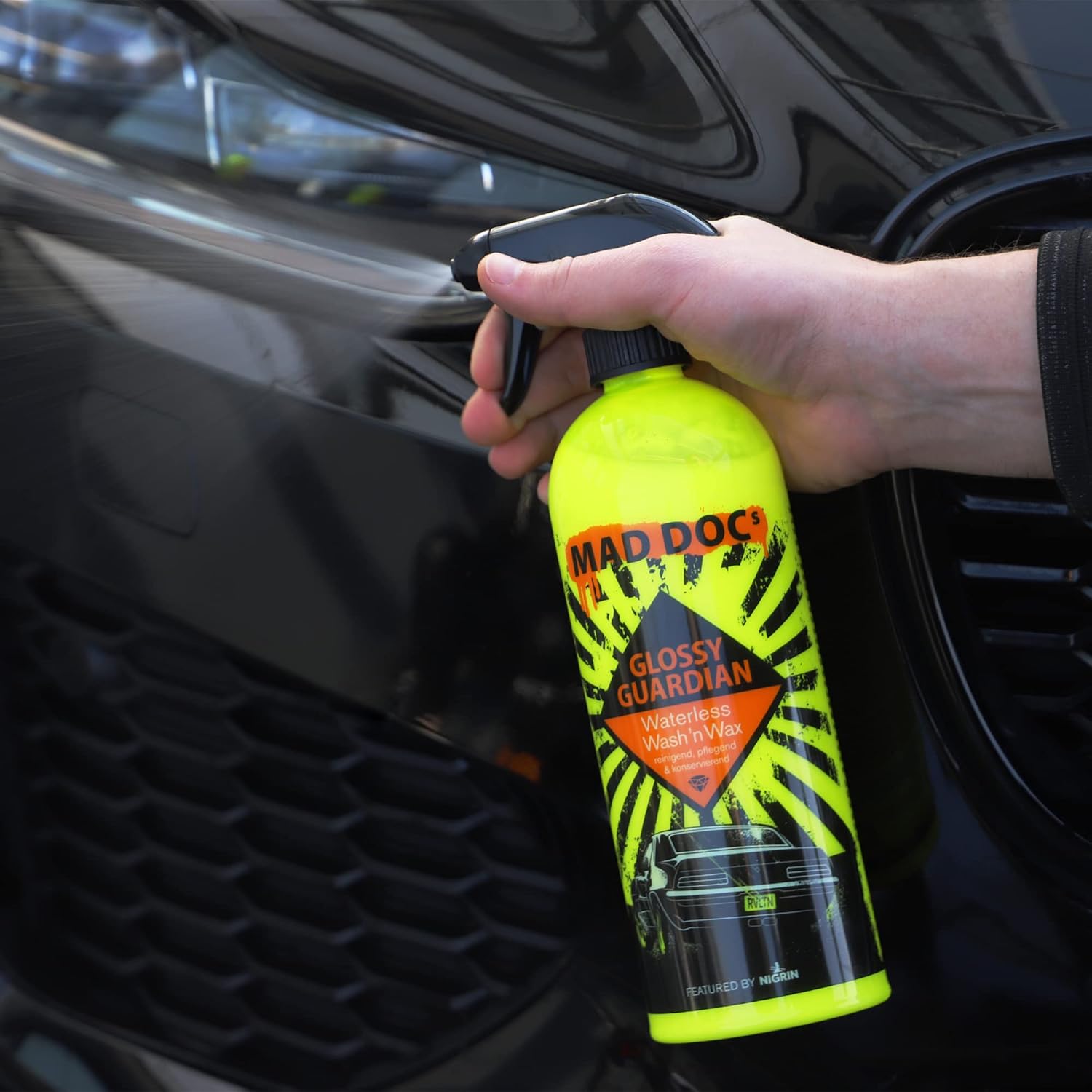 NIGRIN MAD DOCs Detailer Waterless Wash 'n Wax, Cleaning, Care and Preservation, for Indoor and Outdoor Use, Waterless Cleaning, 0.75 Litre, White