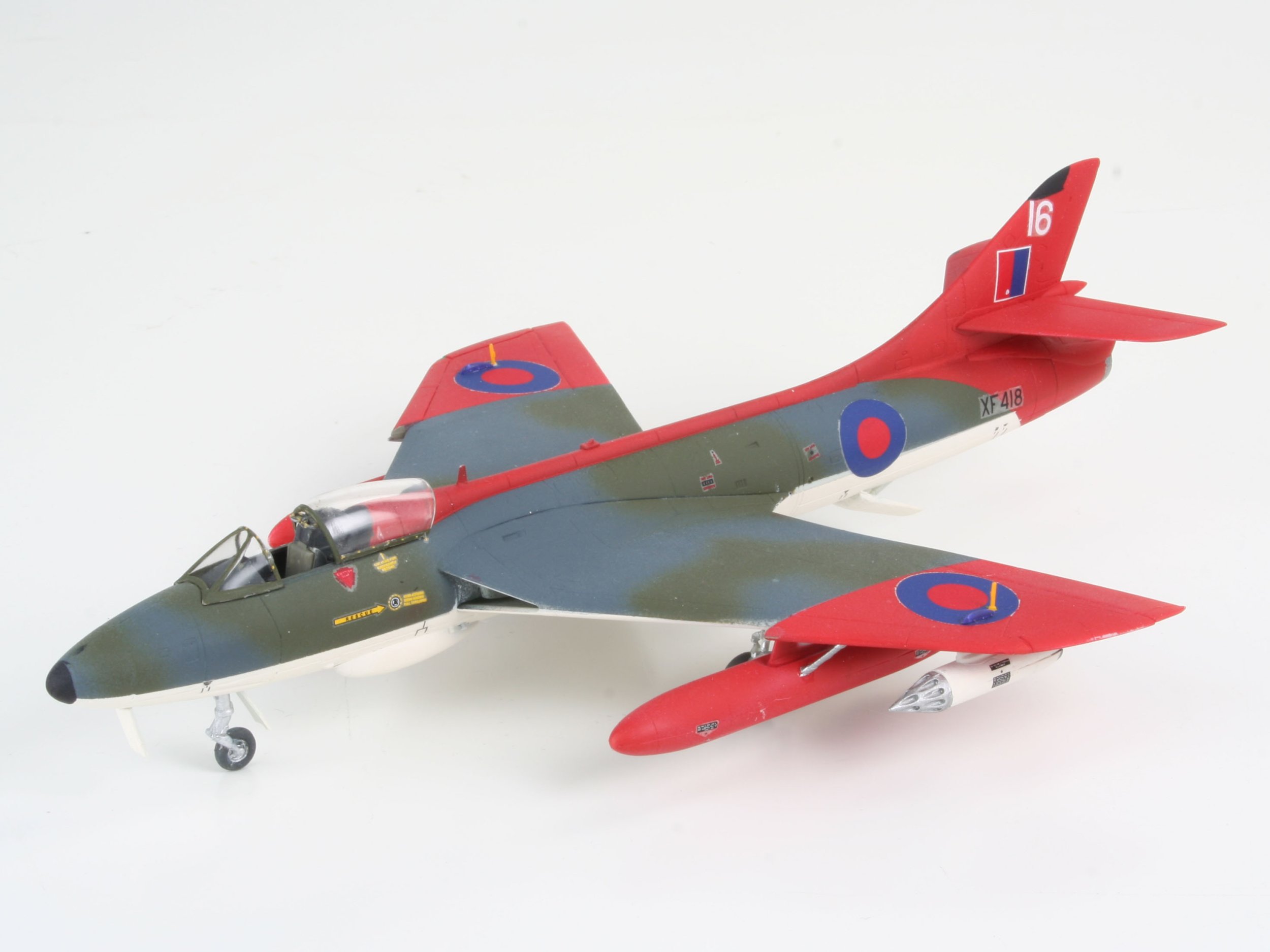 Amazon.co.jp: 1/72 ホーカー・ハンター FGA.9/MK 58 04186 : おもちゃ