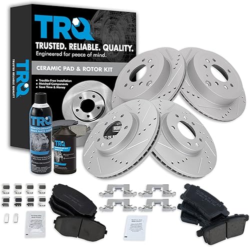 TRQ Kit de pastillas de freno de cerámica delanteras y traseras y rotores de rendimiento LH y RH con fluidos