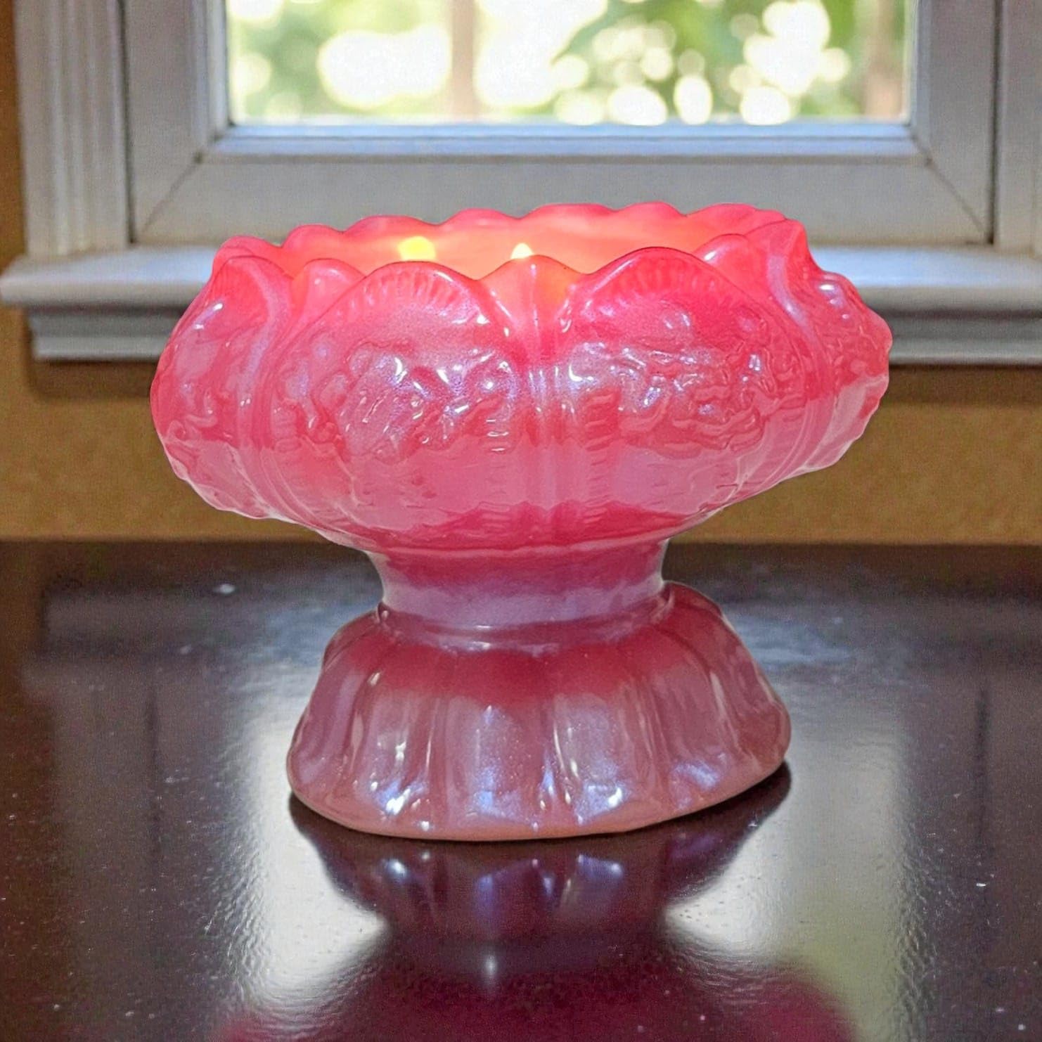 Inventive Art Creation Grand Lotus Tealight Holder, Resin, 7.5 cm x 11 cm, Pedestal Style, Home Decor (Blushed Ruby) 1
