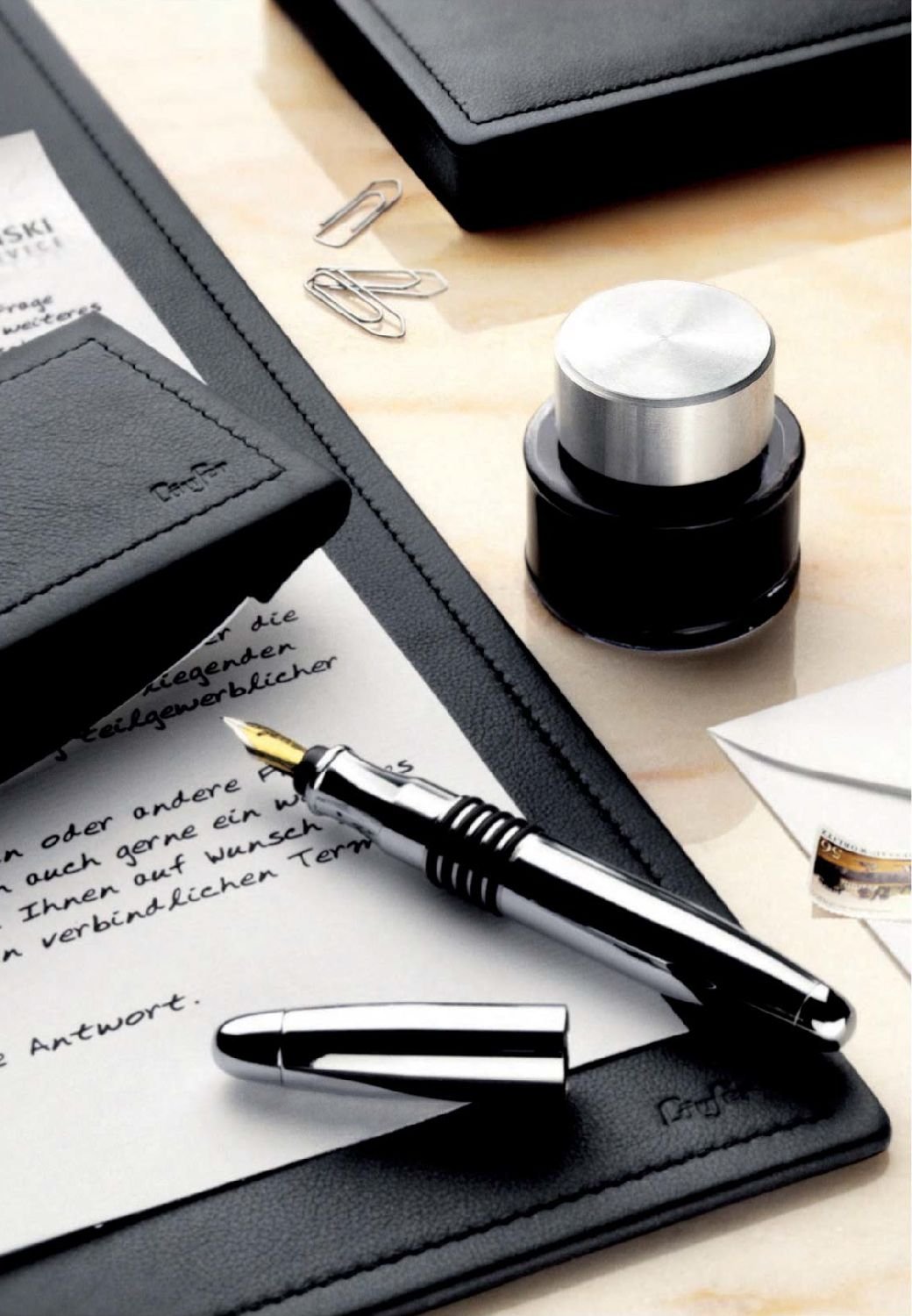 Laeufer & Gutenberg - Porta lettere 30 x 25 x 10,5 cm, in pelle, colore: Nero