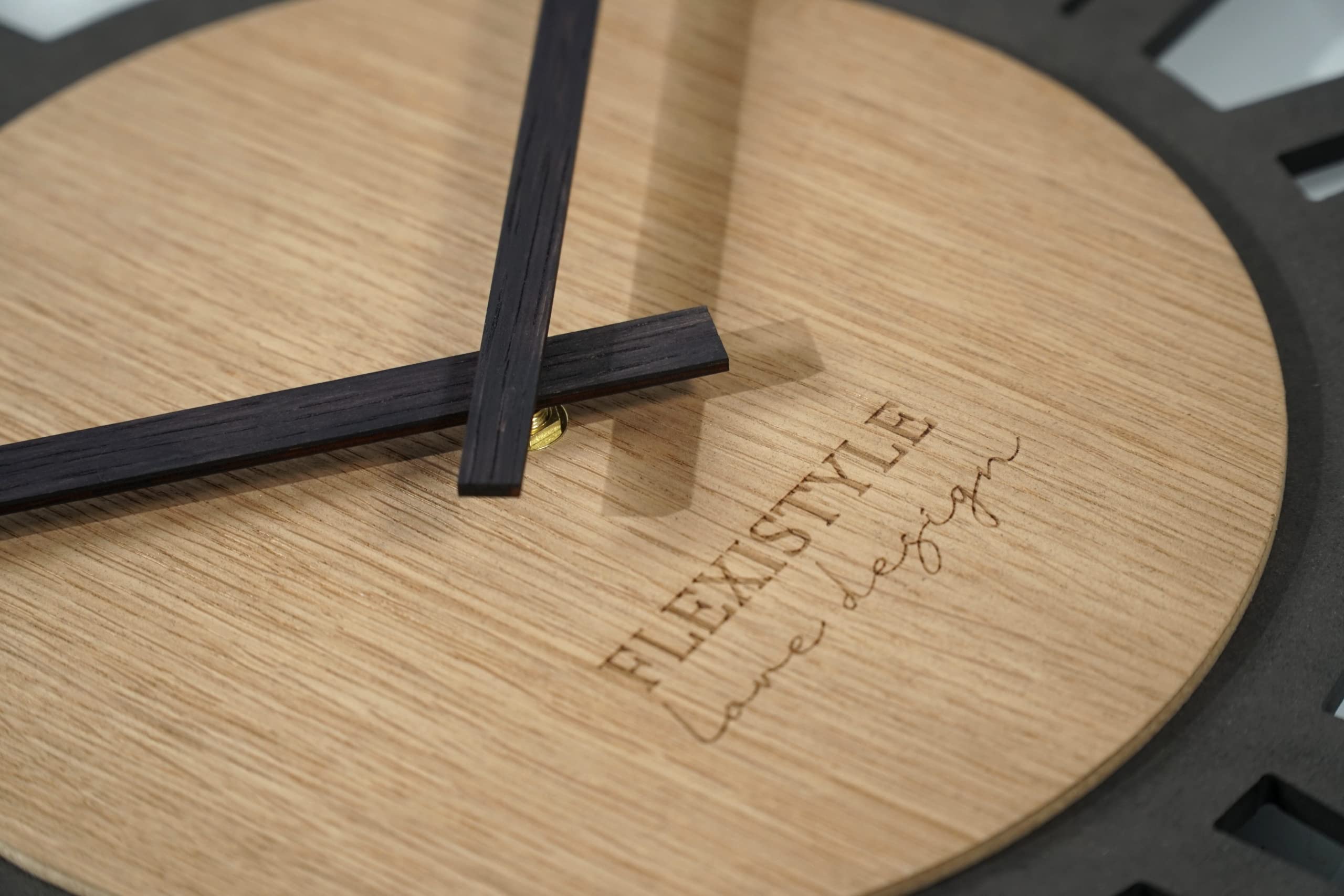 FLEXISTYLE Wanduhr groß Adulto 50cm Durchmesser LOFT aus Holz Eiche ohne tickgeräusche Wohnzimmer (Schwarz/Eiche), z219-1/1ad-d9-x 50cm Made in EU