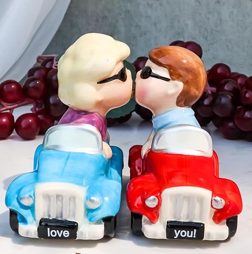 Miniatura 2 de Ebros Gift Juego de saleros y pimenteros con texto en inglés "I Love You", para parejas de San Valentín, besándose en autos vintage, figuras de