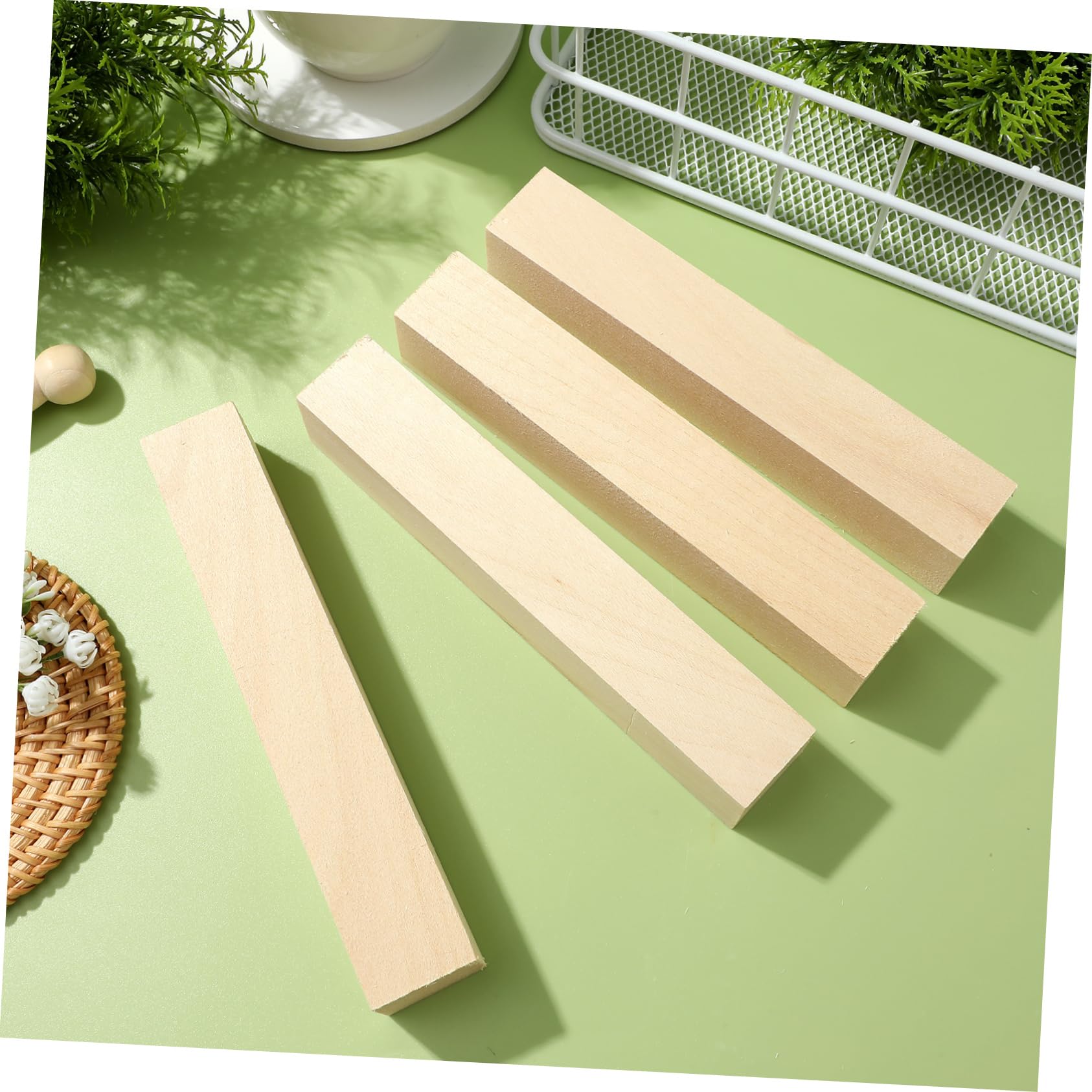 16 Varillas de Madera sin Acabado para Manualidades, Superficie Lisa y Veta Visible, Listones Cuadrados para Crear Adornos y Proyectos Creativos