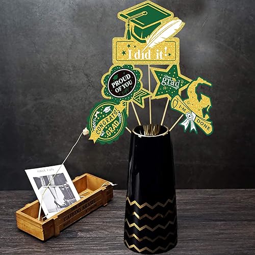 Miniatura 7 de Decoraciones de fiesta de graduación, centros de mesa de graduación verde dorado 2023, 24 unidades, palos de graduación verde, dorado y negro,