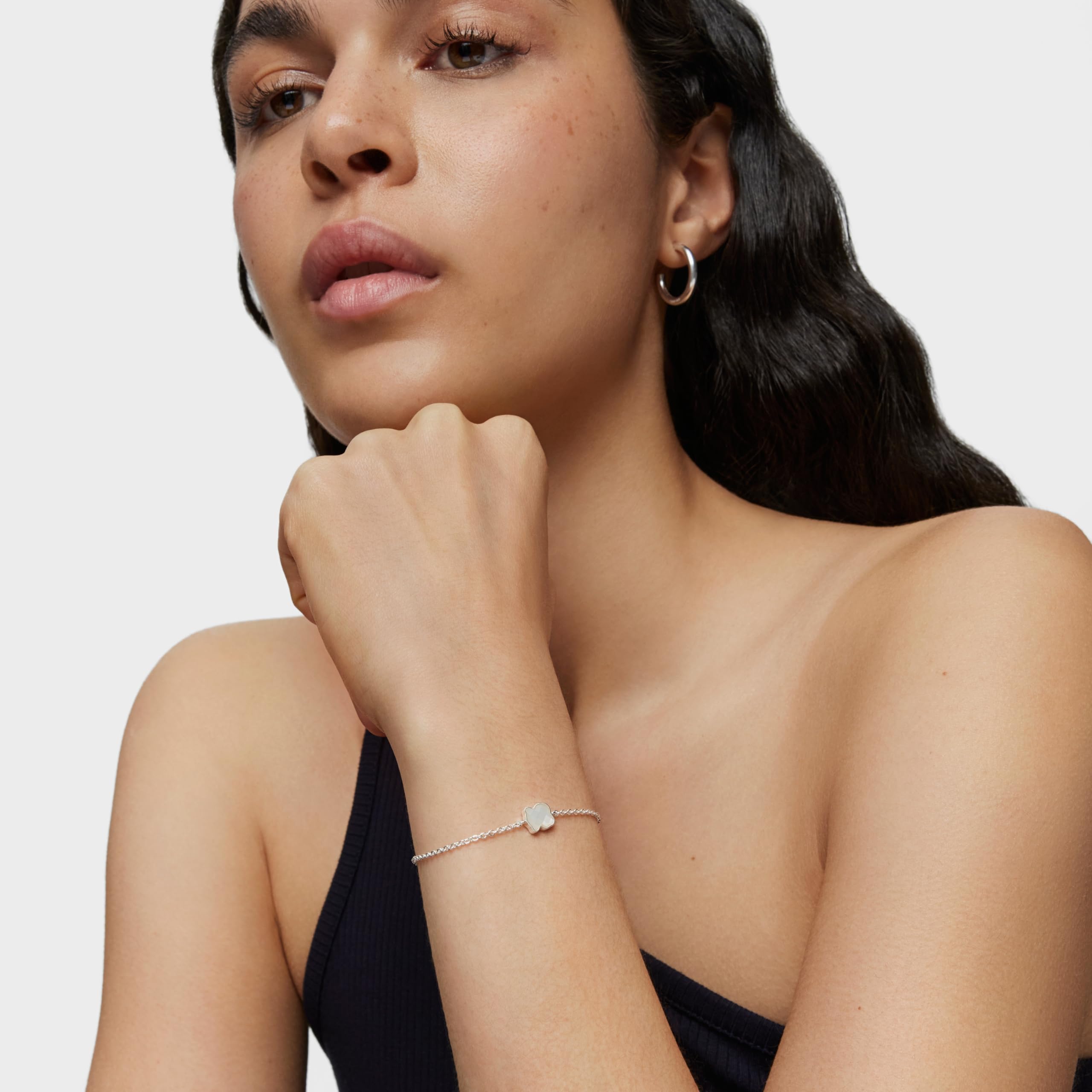 TOUS Pulsera de Plata de Primera Ley para Mujer con Motivo de Oso con Nácar, 17,5 cm de Largo, Elegante y Clásica, Colección TOUS Color