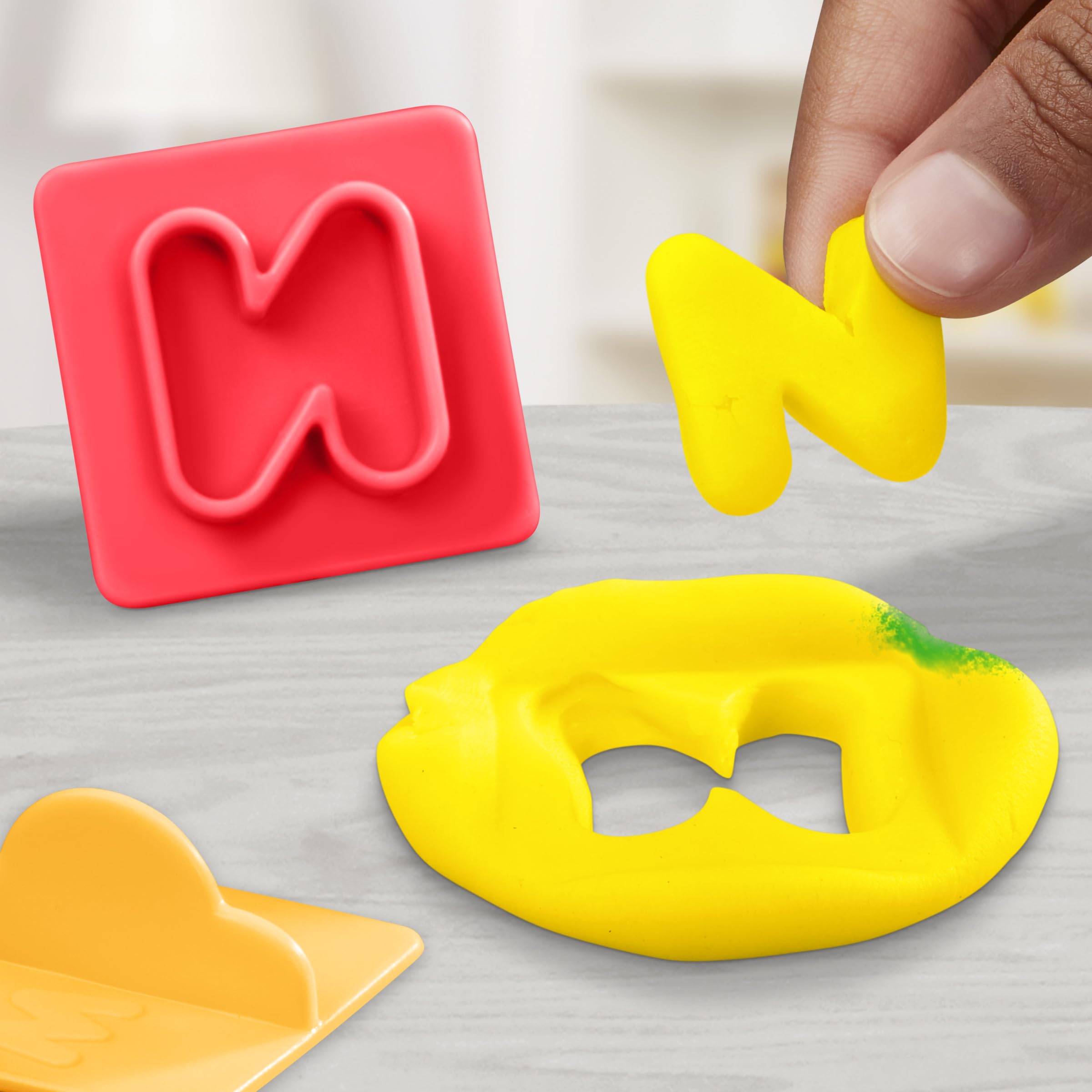 Play-Doh Fundamentals Letter Stamper Set con 6 colores no tóxicos