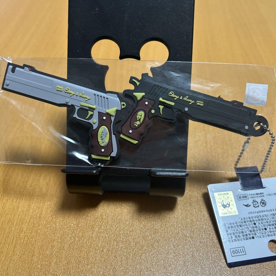 【年末限定値下げ】デビルメイクライよりエボニー&アイボリー 年末限定値下げ】デビルメイクライよりエボニー&アイボリー