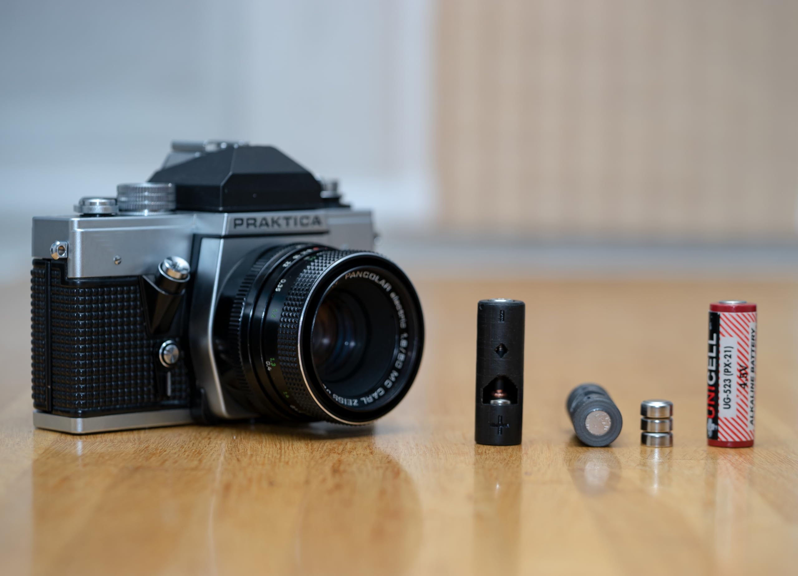 PX21 Batterieadapter 4,5V – Für Praktica & Pentacon Kameras – Ersetzt PX21, V21PX, 3LR50 – Inkl. 3 LR44 (ohne Batterien)