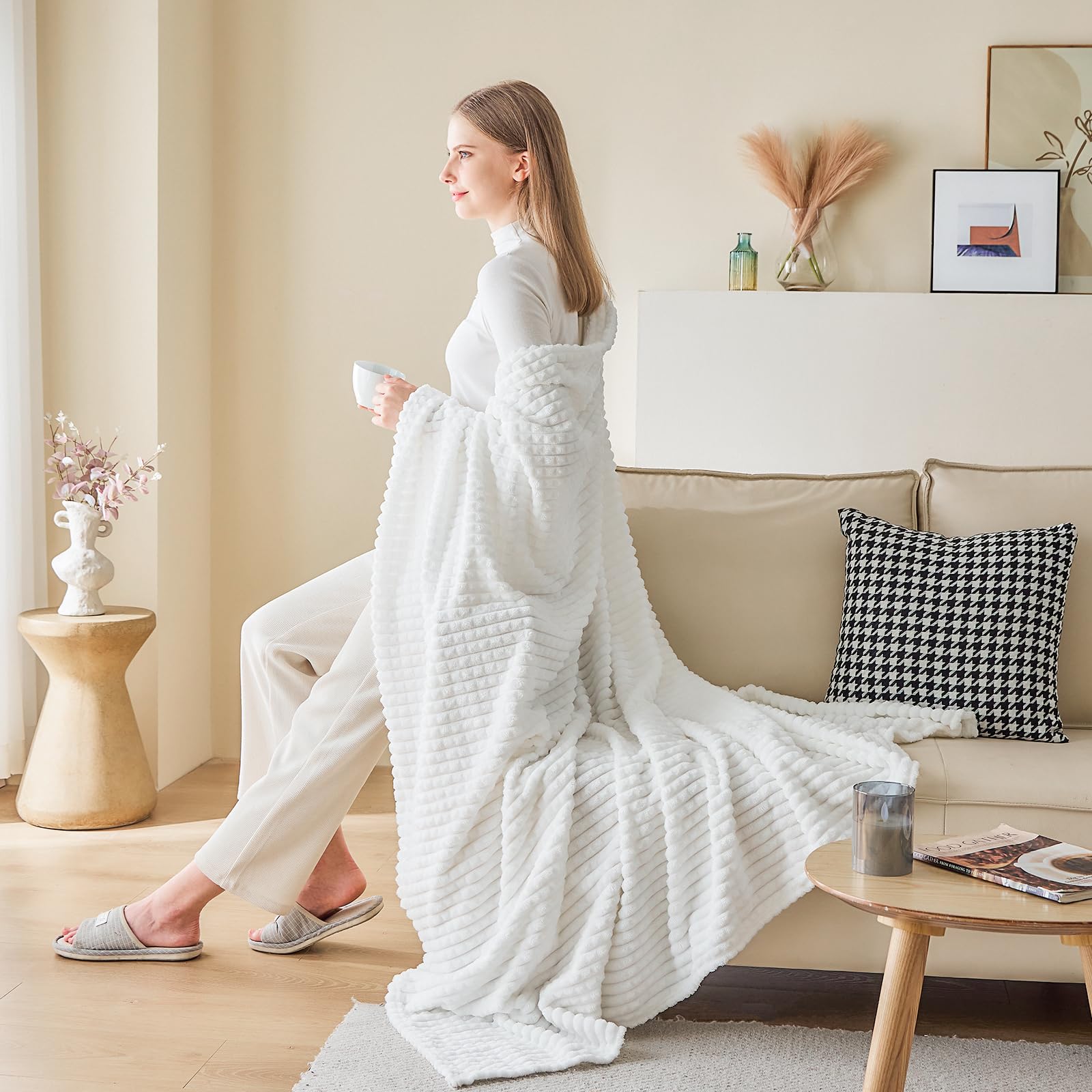 EMME Fleece Throw Blanket for Sofa Soft, Fluffy, 200 x 230cm, 3D Touch Experience, Warm Cozy Throw - Image 3