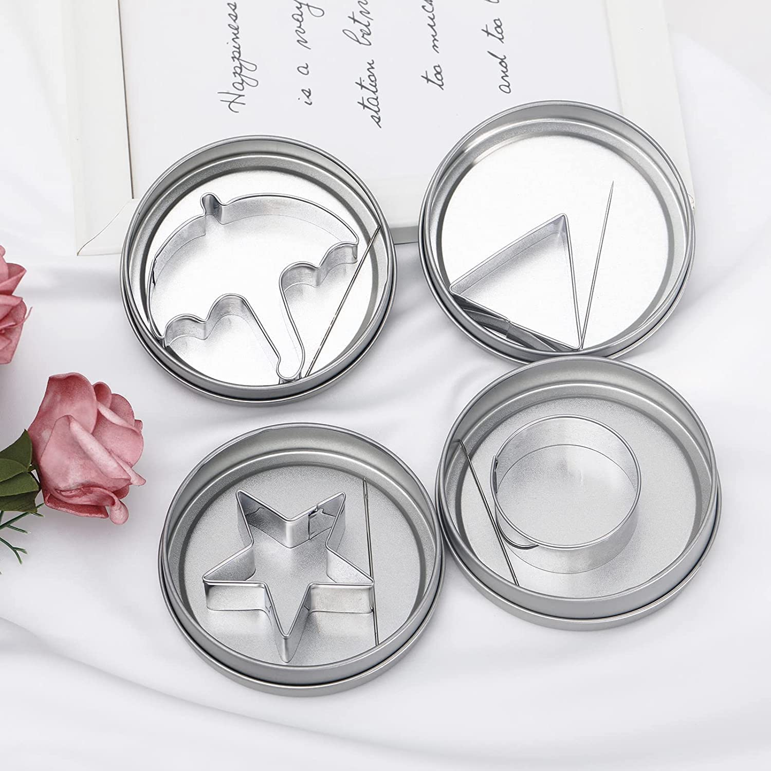 DINESA Set di 24 formine per biscotti, mini stampi per biscotti, forma a forma di ombrello a forma di stella, con scatola di latta e ago