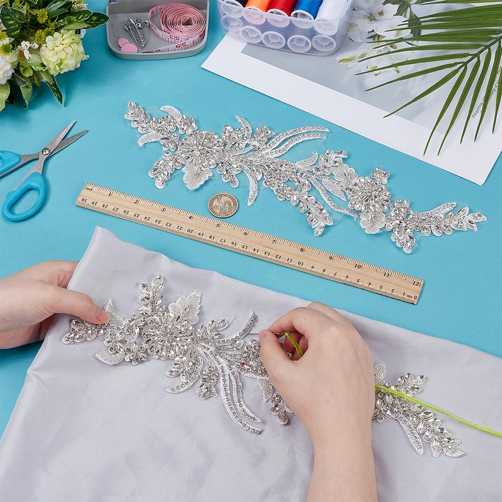 FINGERINSPIRE 1 Paio di Applique in Pizzo con Strass, 330x110x5mm Toppa Ricamata A Mano con Perline in Pizzo e Strass Bianca per Cucire per Abbigliamento Fai da Te e Decorazioni Artigianali