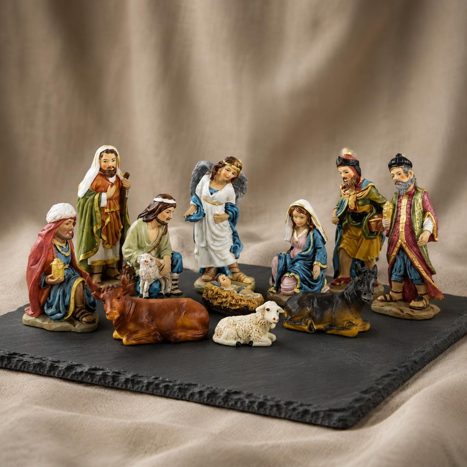 1 Krippenfiguren Set Miniatur Krippenszene Krippenstall Figuren Tiere Krippenensemble aus Kunstharz mit Harmonischer Komposition für Kleine Flächen, Bunt